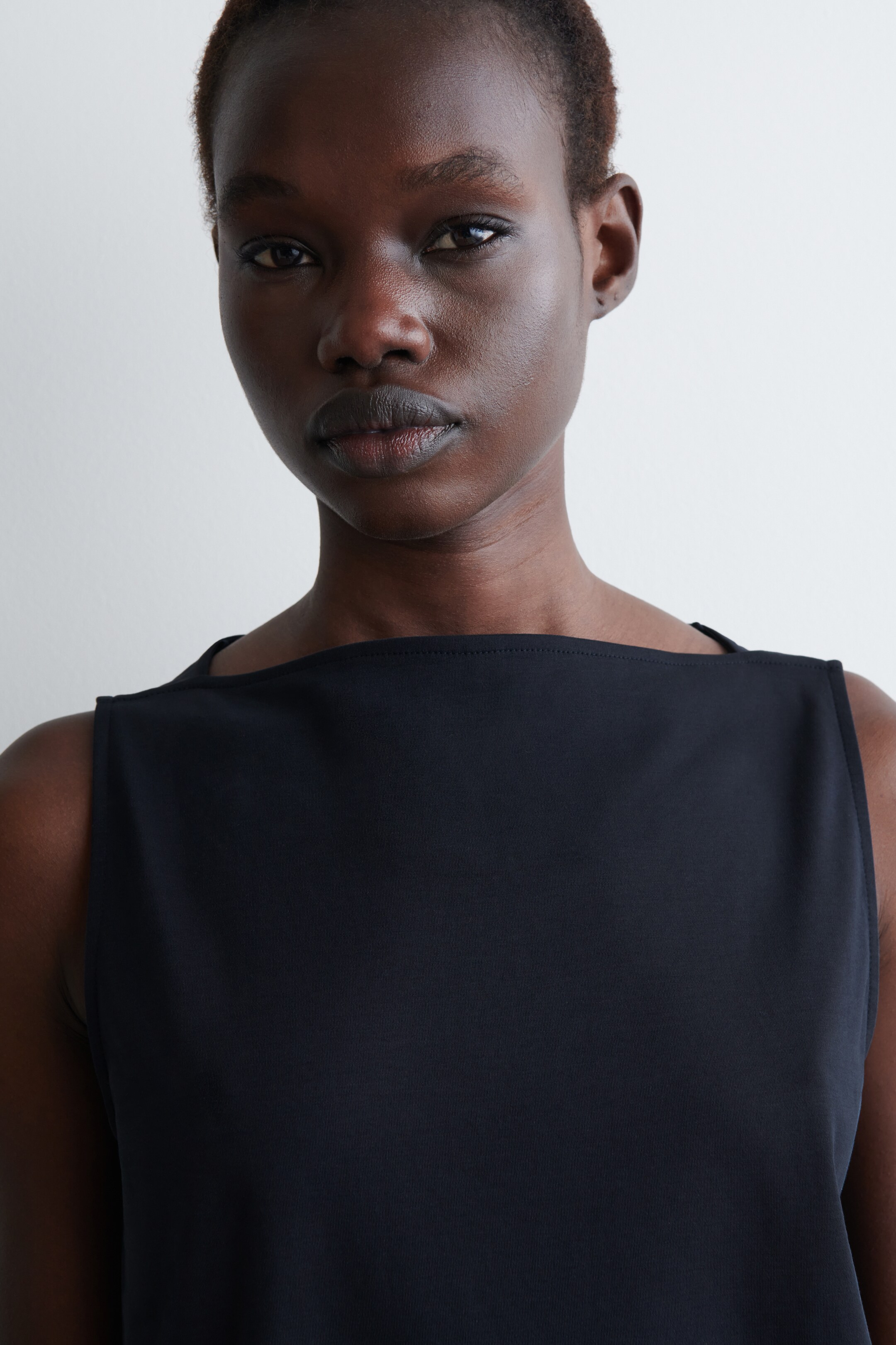 Zobrazit větší obrázek: Top s lodním výstřihem - TMAVĚ MODRÁ - ŽENY | H&M CZ 3