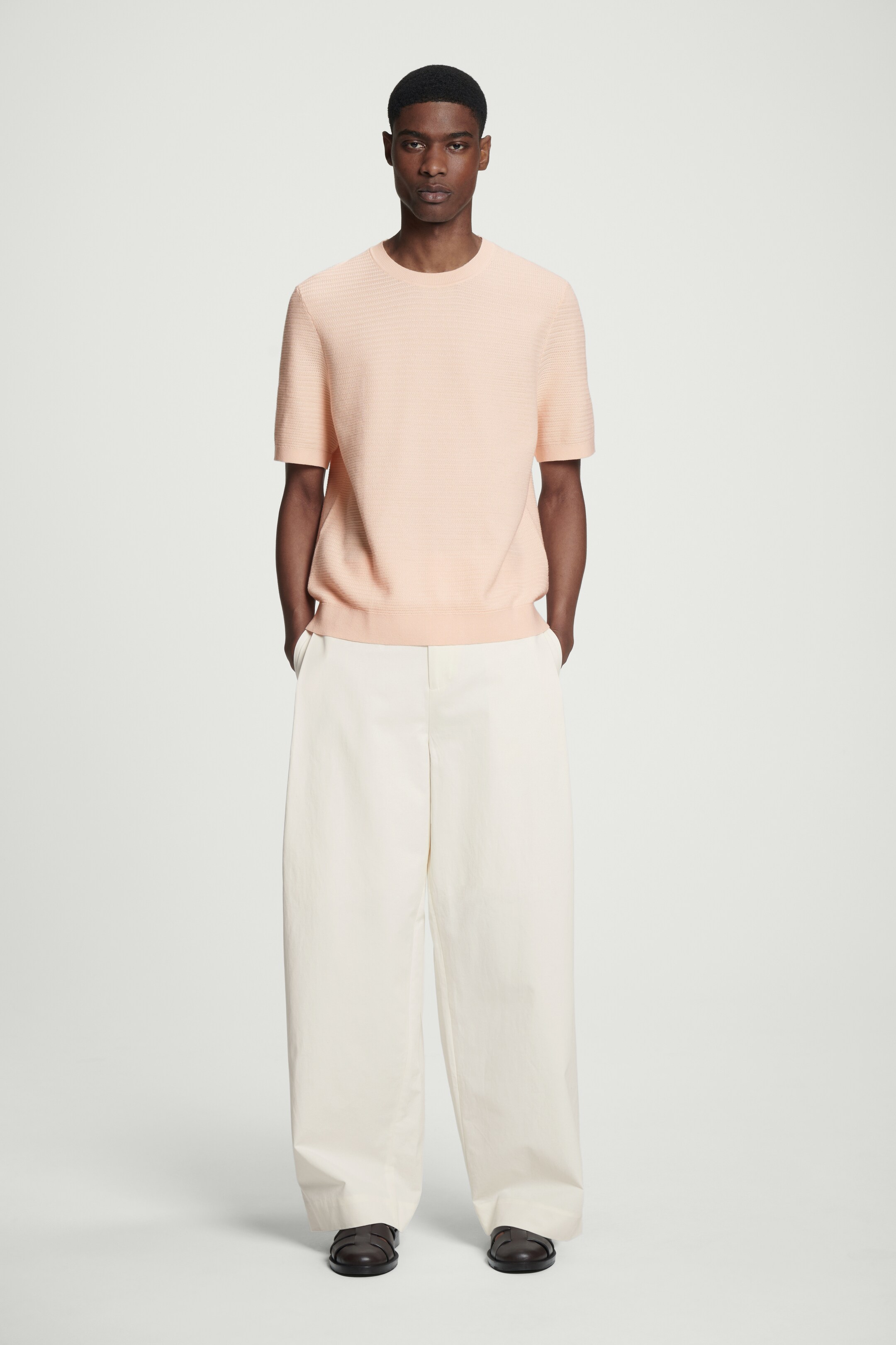Agrandir l'image: T-SHIRT EN MAILLE DE COTON TEXTURÉE - ABRICOT - HOMME | H&M CH 2