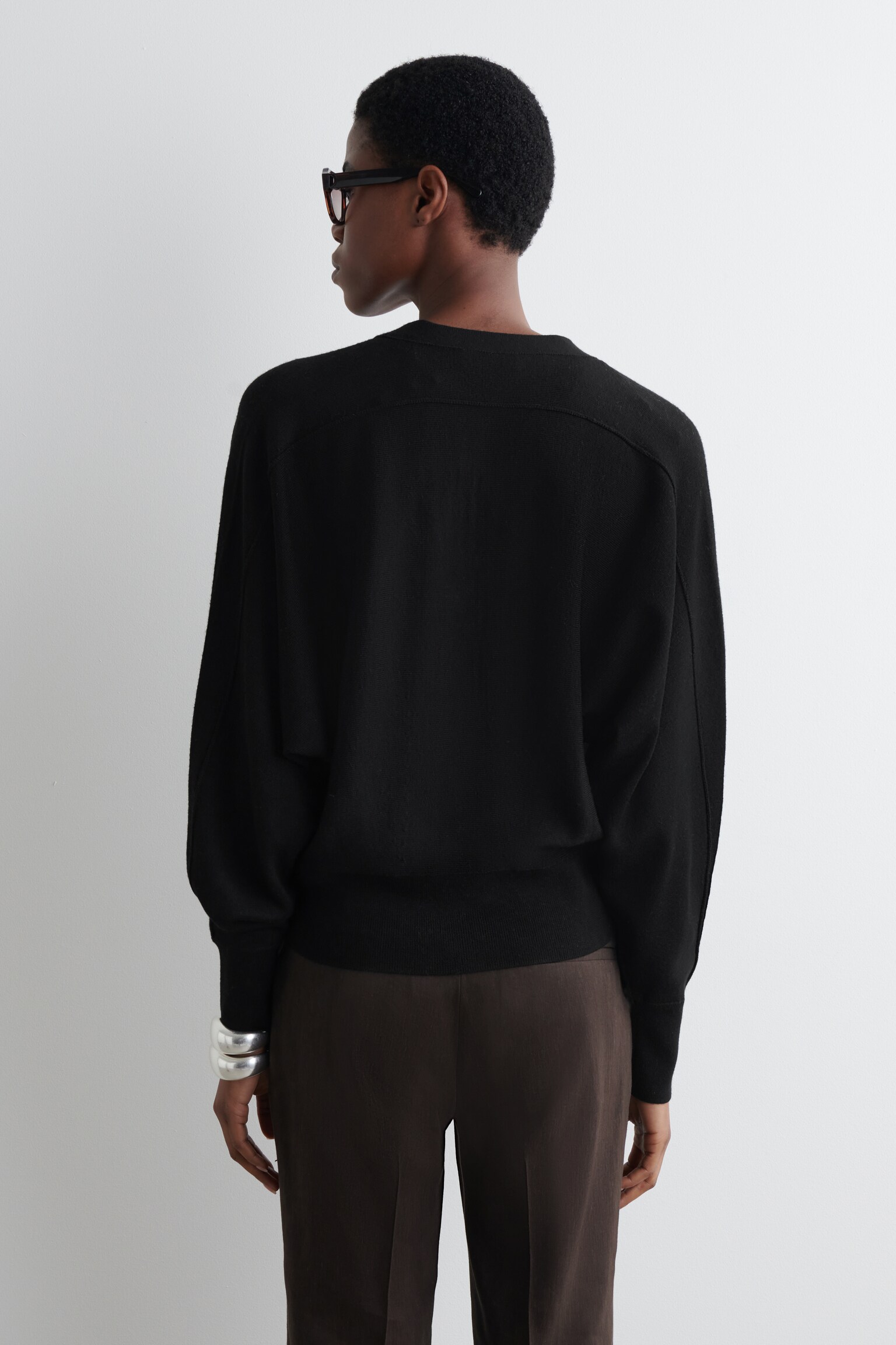 CÁRDIGAN DE LANA MERINO CON MANGA MURCIÉLAGO - NEGRO - 6