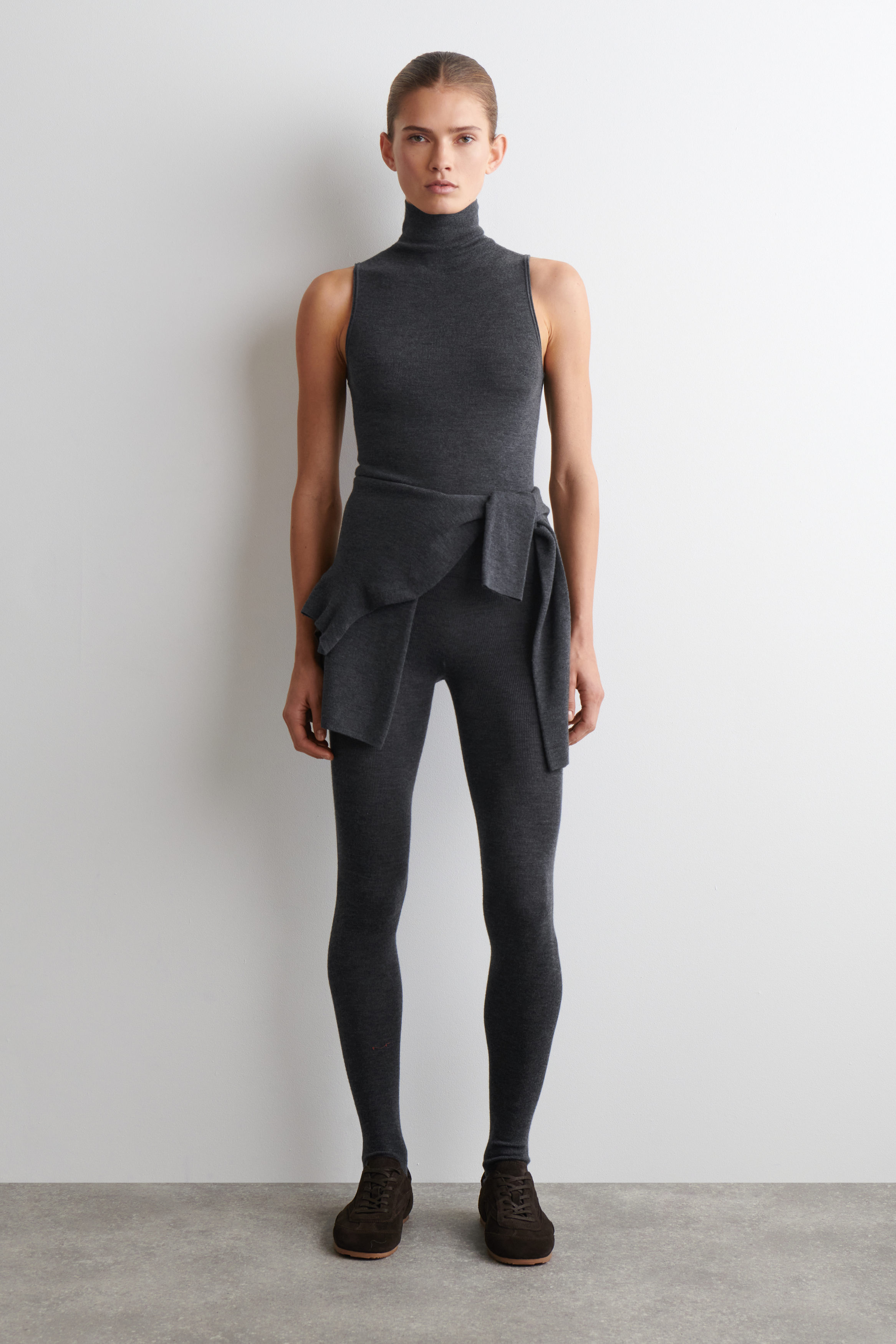 SEAMLESS MERINO WOOL TURTLENECK TOP - CHARCOAL MÉLANGE | COS US