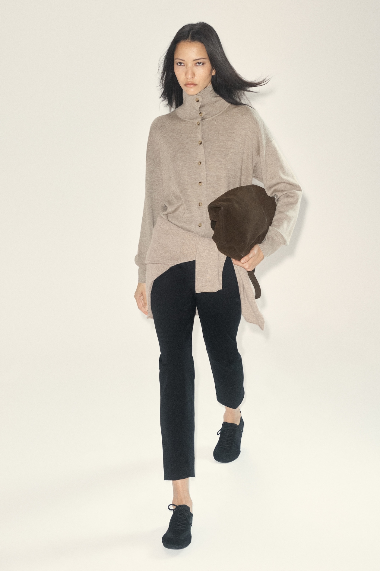 SLIM-LEG CROPPED TROUSERS — BLACK