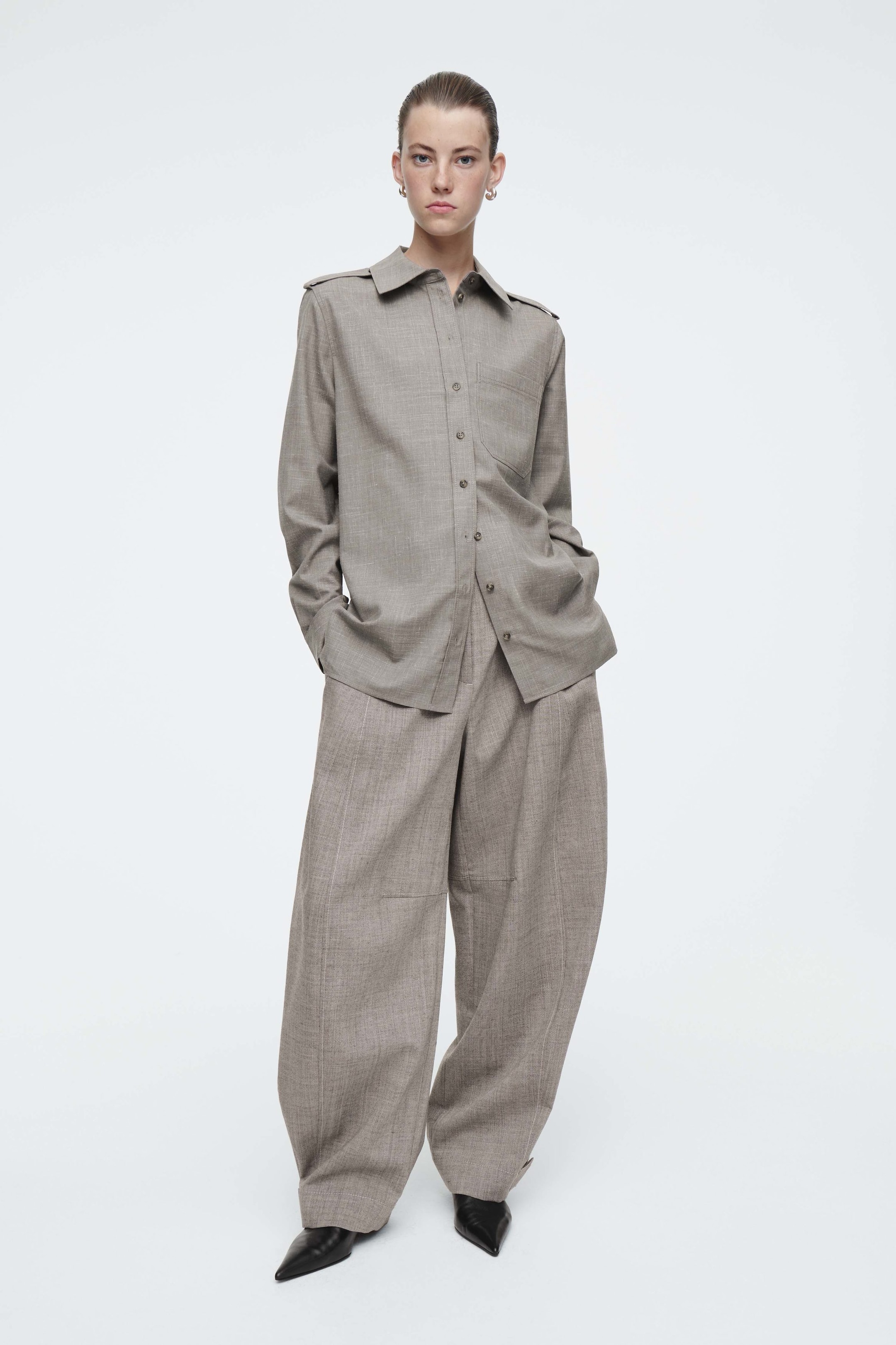 REGULAR EPAULETTE-DETAIL WOOL SHIRT