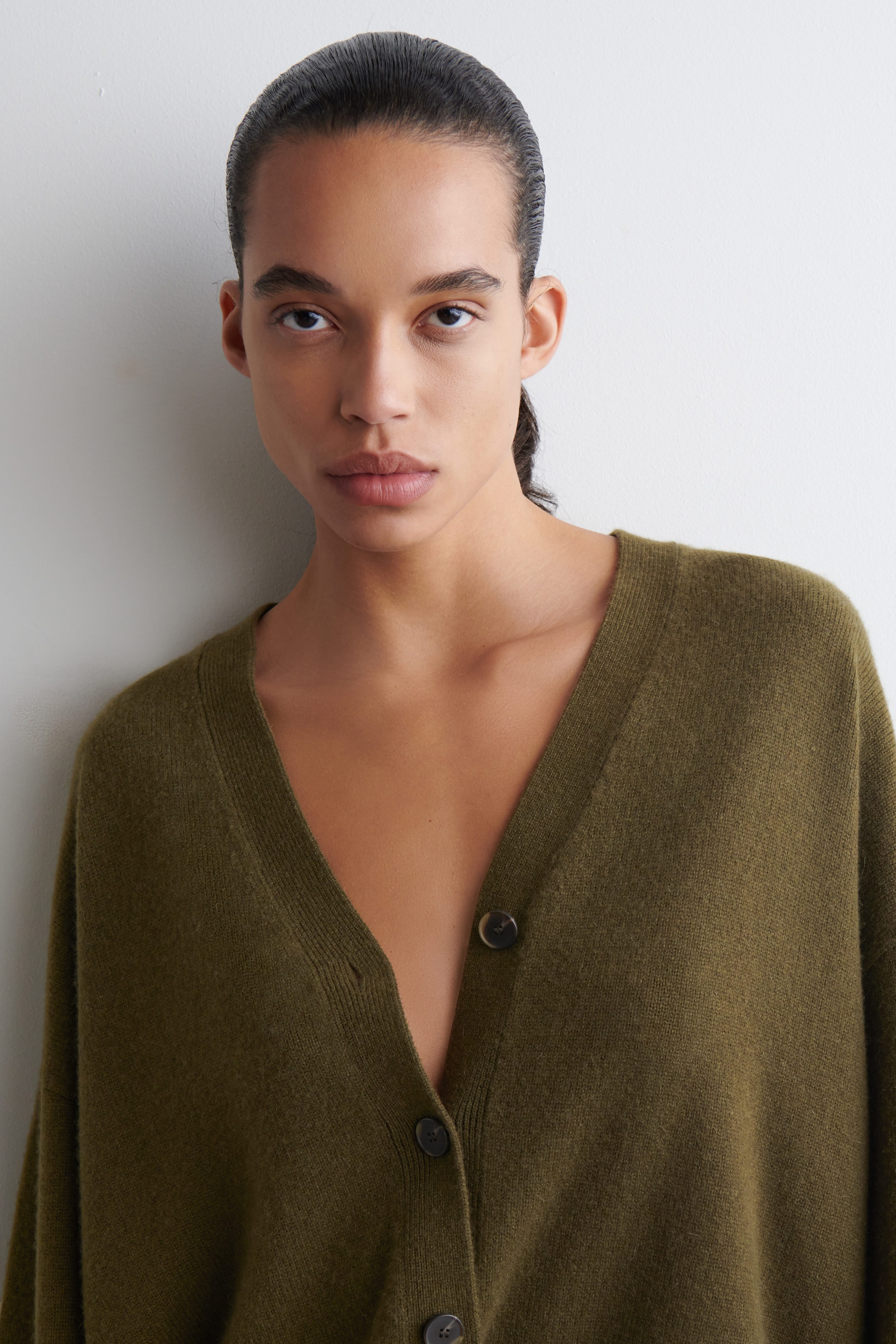 CASHMERE V-NECK CARDIGAN