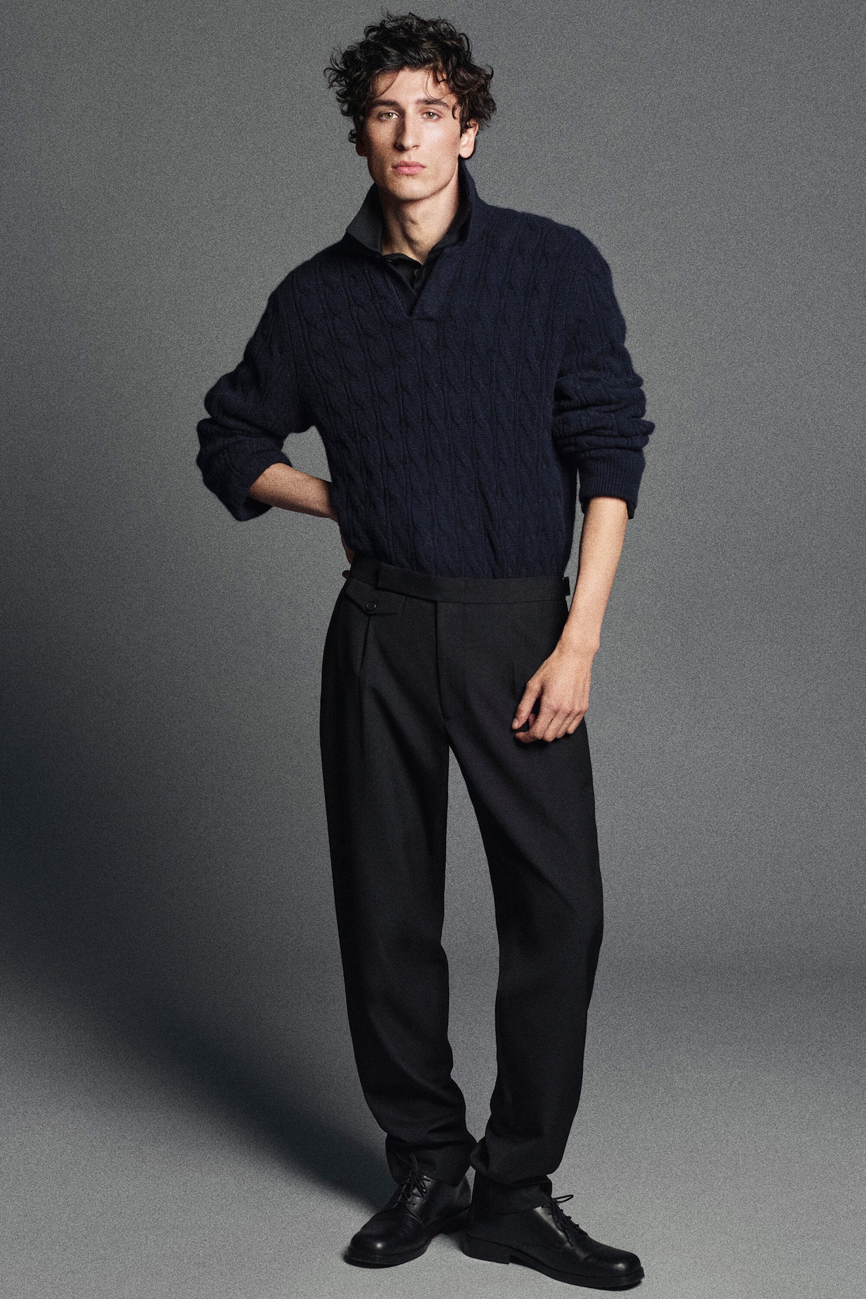 CABLE-KNIT PURE CASHMERE POLO SWEATER — NAVY