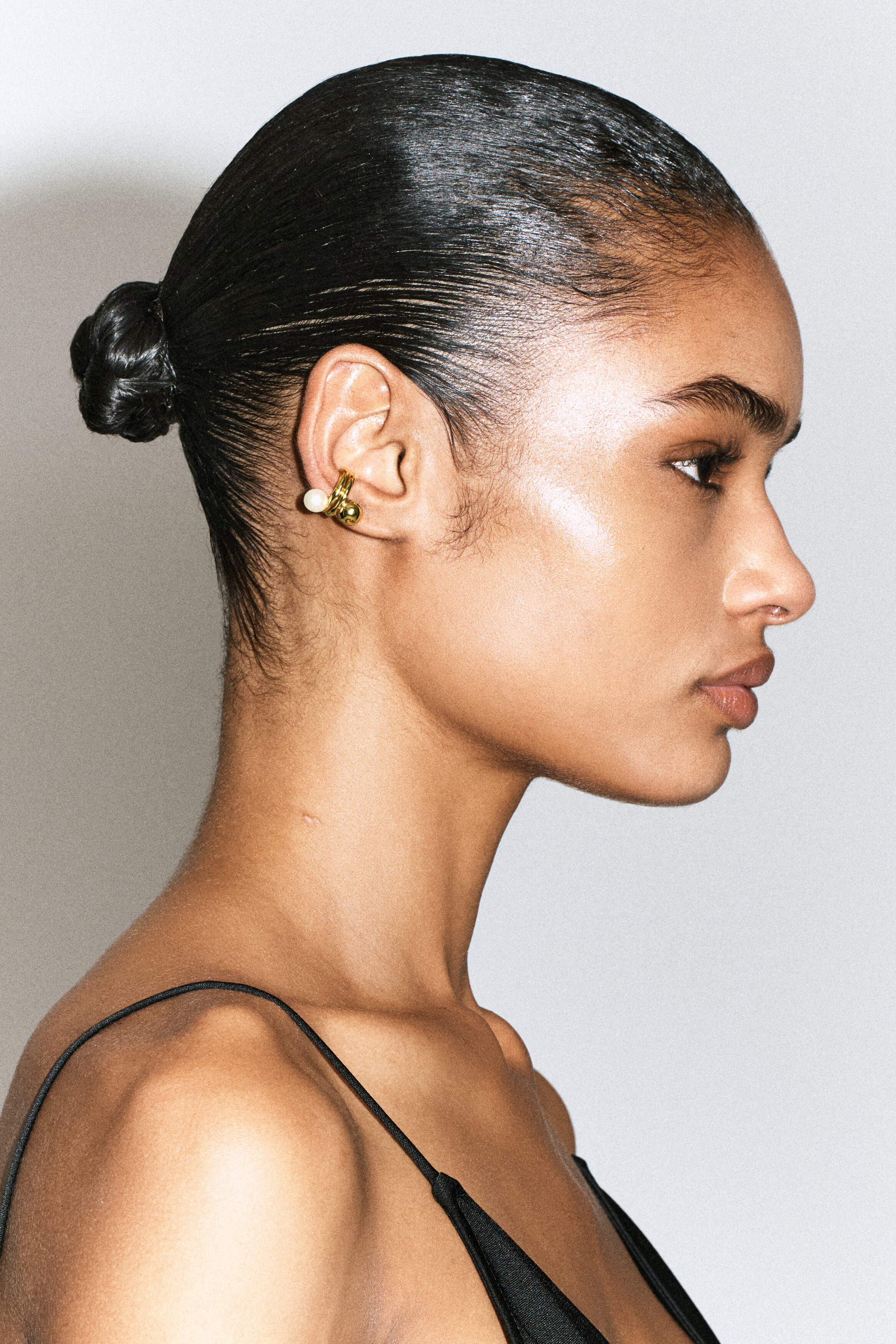 ASYMMETRIC FRESHWATER PEARL EAR CUFFS - thumbnail 2