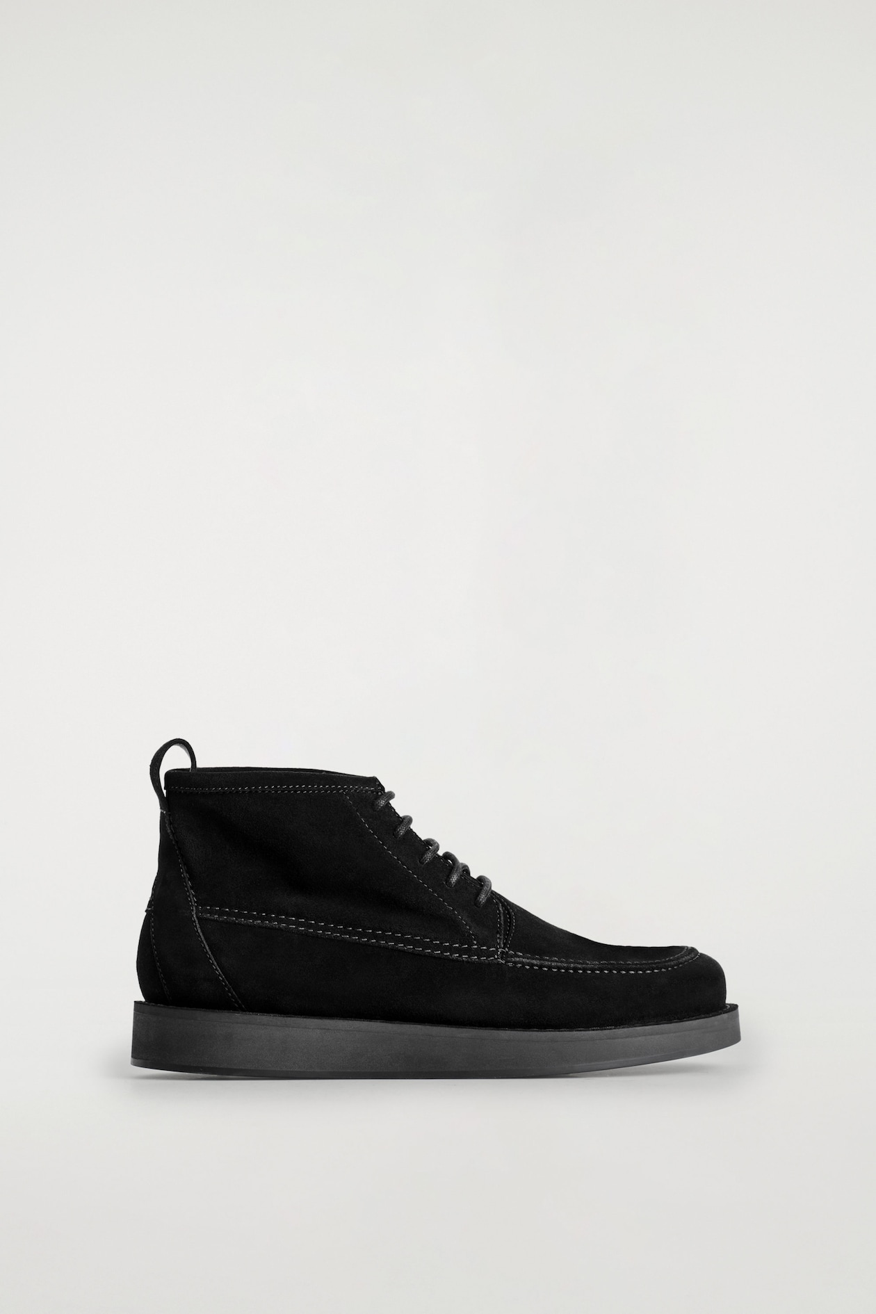 SUEDE DESERT BOOTS — BLACK