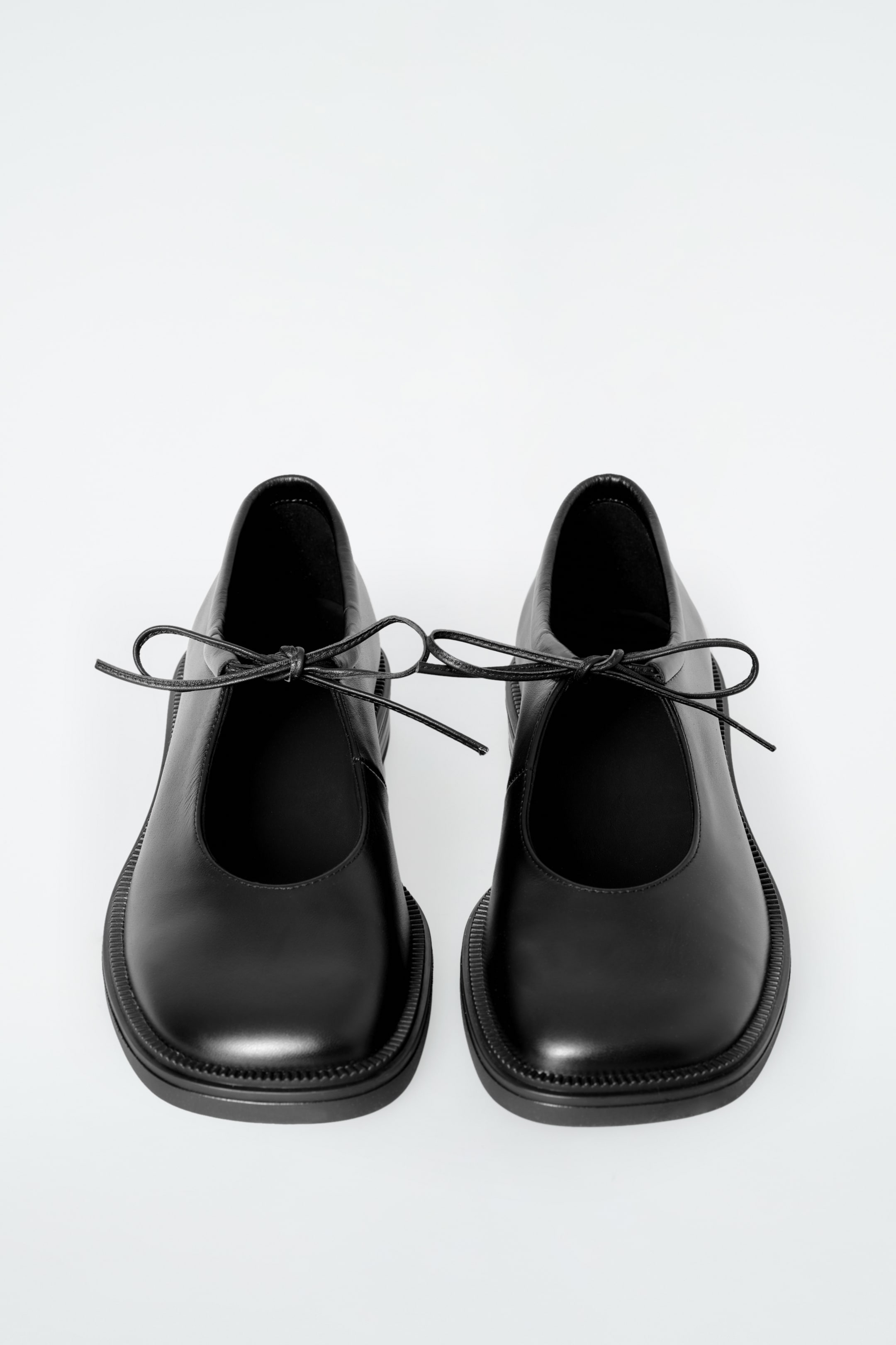 Grösseres Bild ansehen: MARKANTE MARY JANES AUS LEDER MIT SCHNÜRSENKELN - SCHWARZ - DAMEN | H&M CH 6