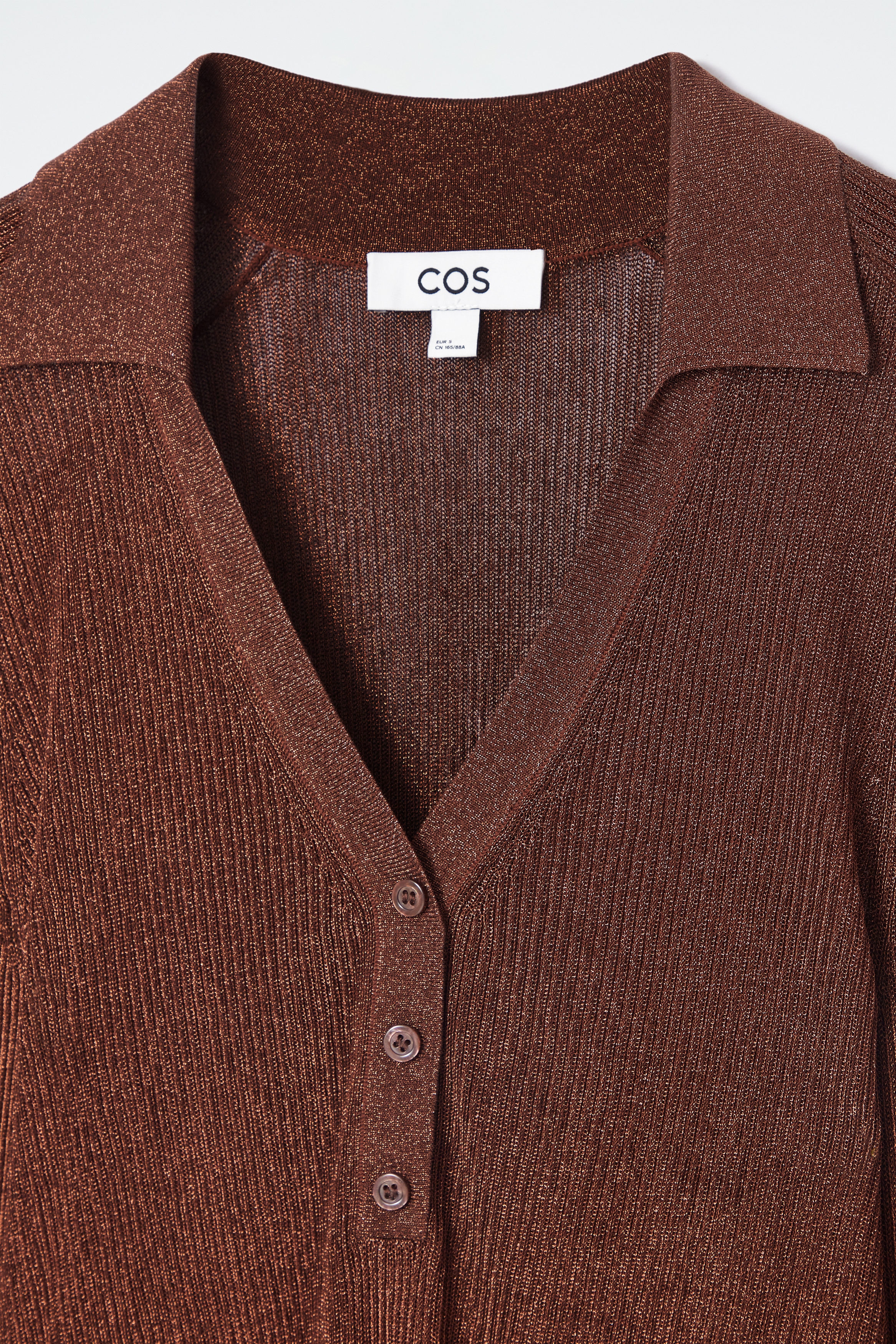 SPARKLY RIBBED-KNIT POLO SHIRT - MAHOGANY | COS