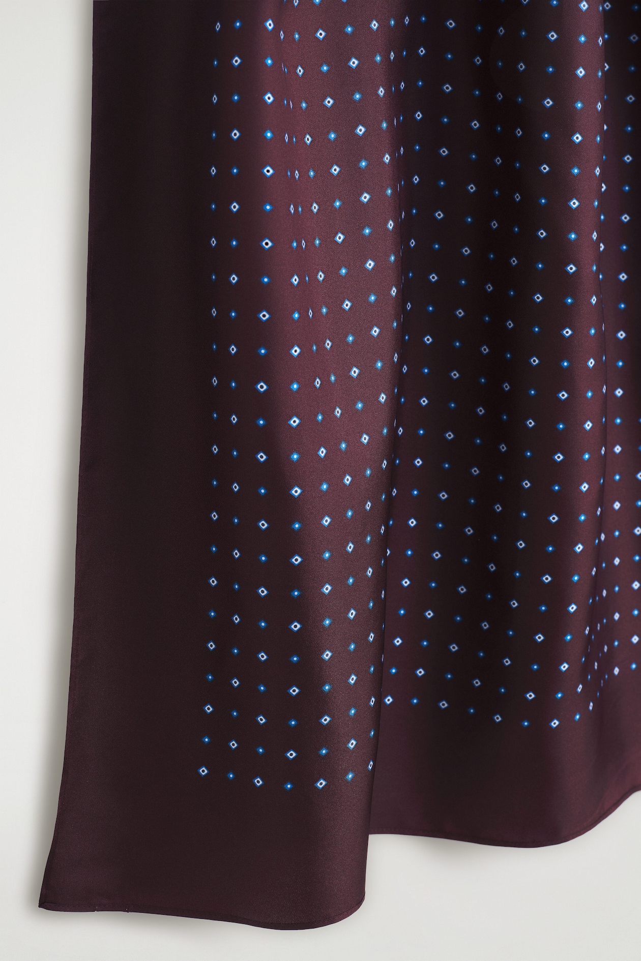 GEOMETRIC-PRINT MULBERRY SILK SCARF — BURGUNDY / BLUE