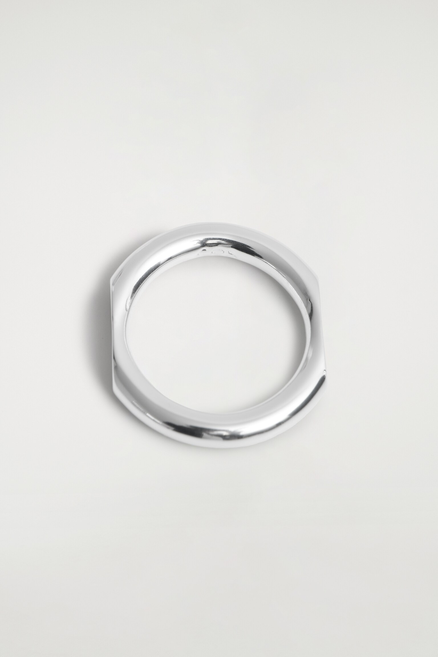 BAGUE SCULPTURALE - ARGENTÉ - 2