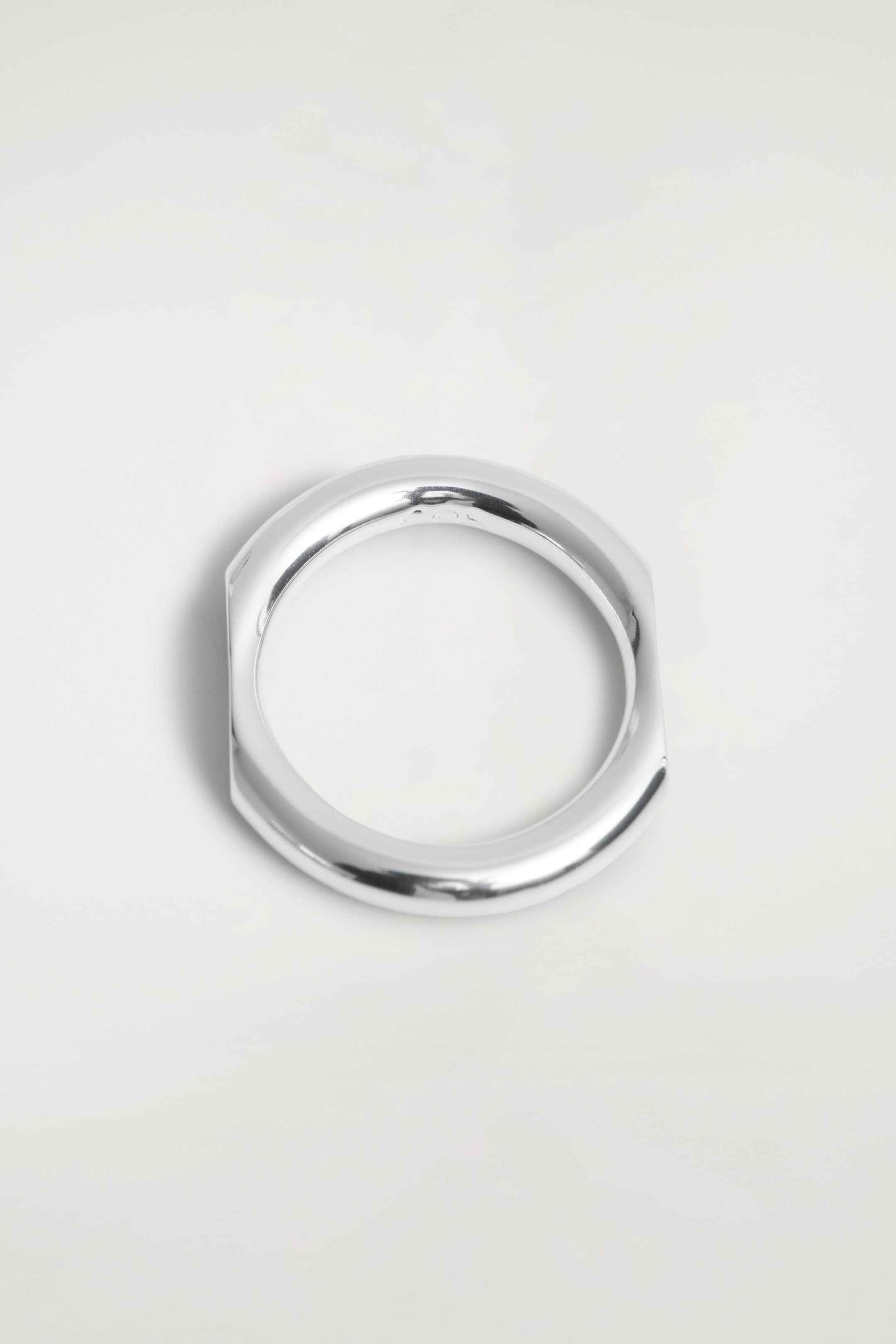 Visualizza immagine più grande: ANELLO DALLE LINEE SCOLPITE - ARGENTO - DONNA | H&M IT 2