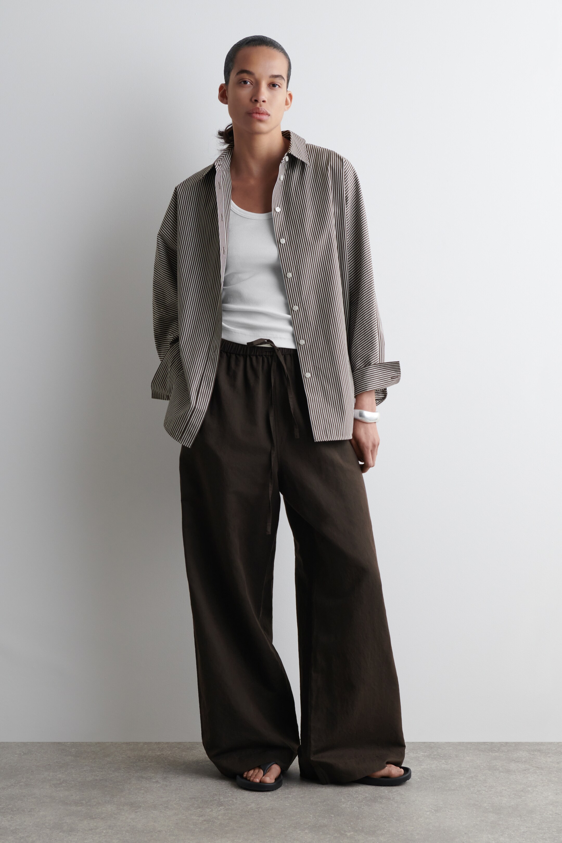 View larger image: RIBBED SCOOP-NECK TANK TOP - WHITE - Ladies | H&M GB 3