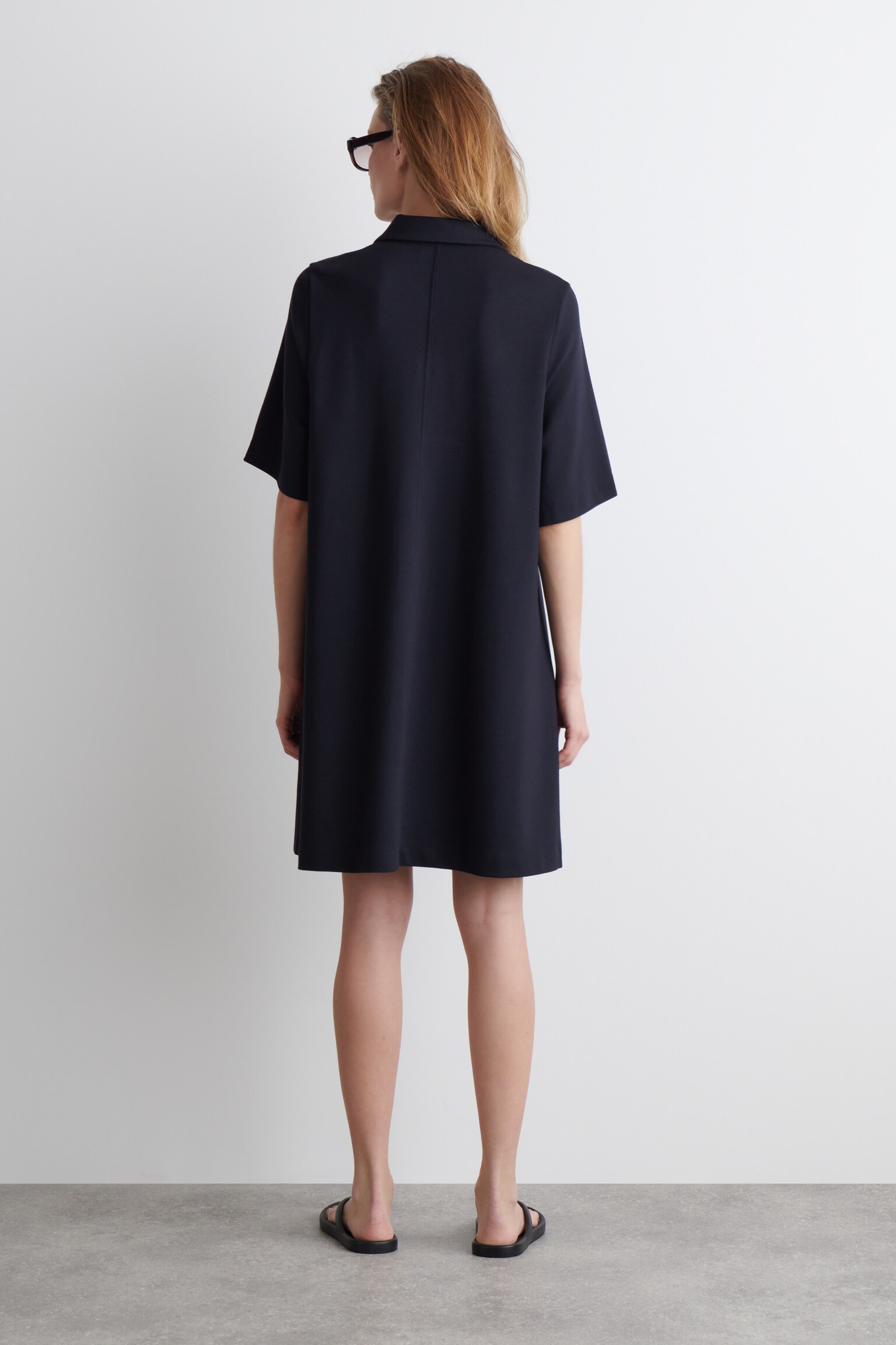VESTIDO ELÁSTICO CON CUELLO DE POLO - AZUL MARINO/CAQUI OSCURO - 5