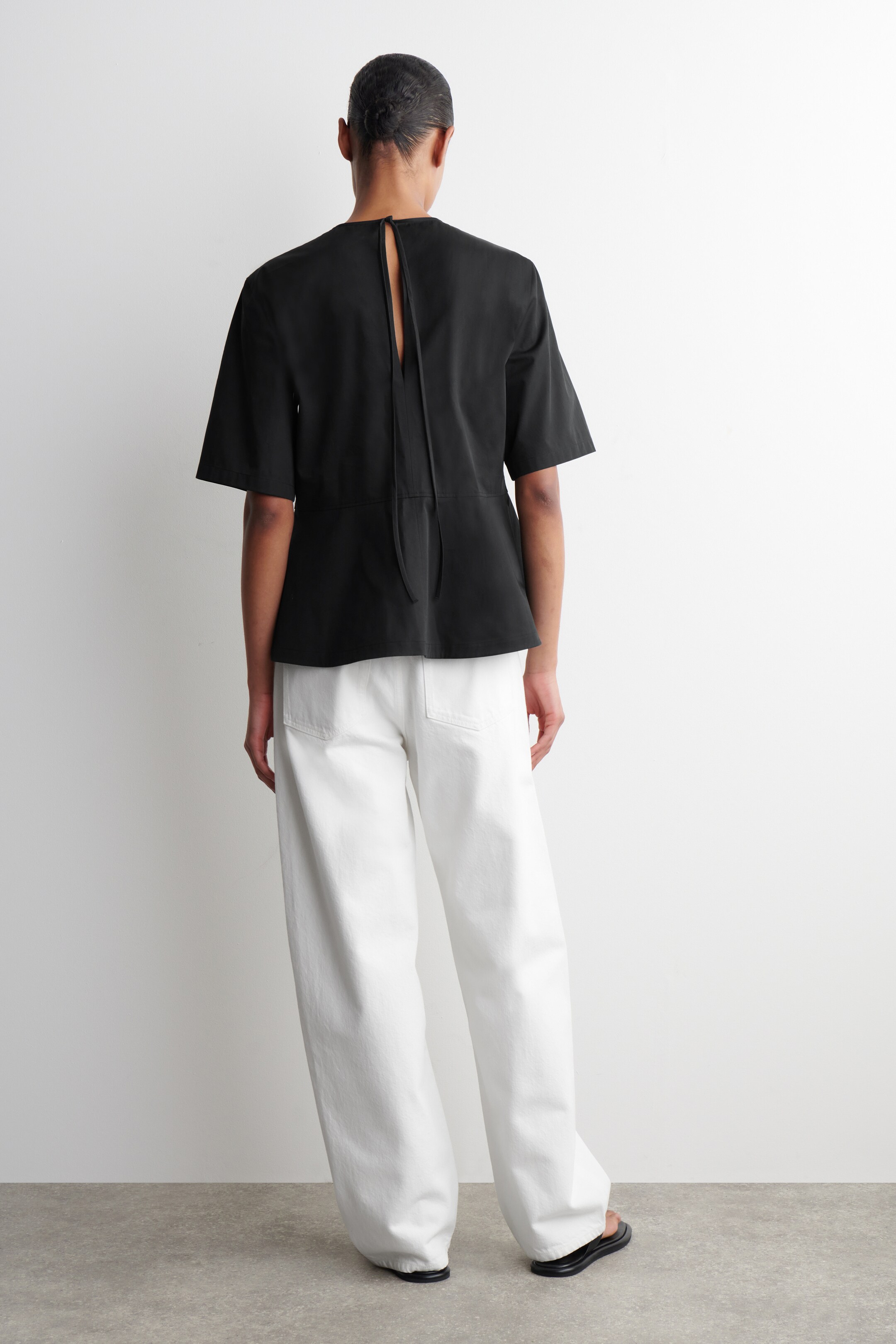 Grösseres Bild ansehen: OBERTEIL AUS BAUMWOLLE MIT SCHÖSSCHEN - SCHWARZ - DAMEN | H&M CH 5