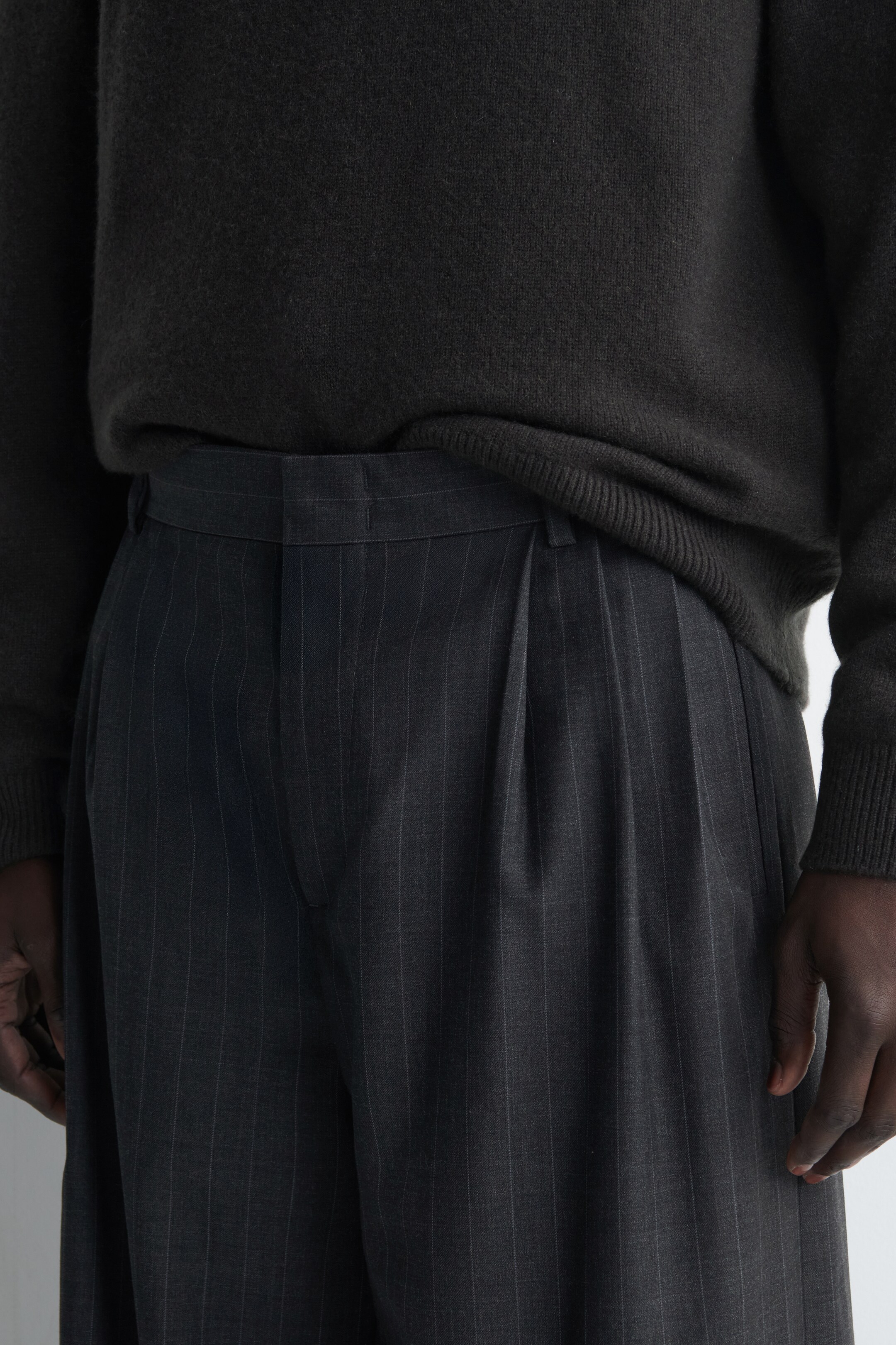 Ver imagen más grande: PANTALÓN ANCHO DE LANA MERINO - NEGRO/RAYA DIPLOMÁTICA - HOMBRE | H&M ES 2