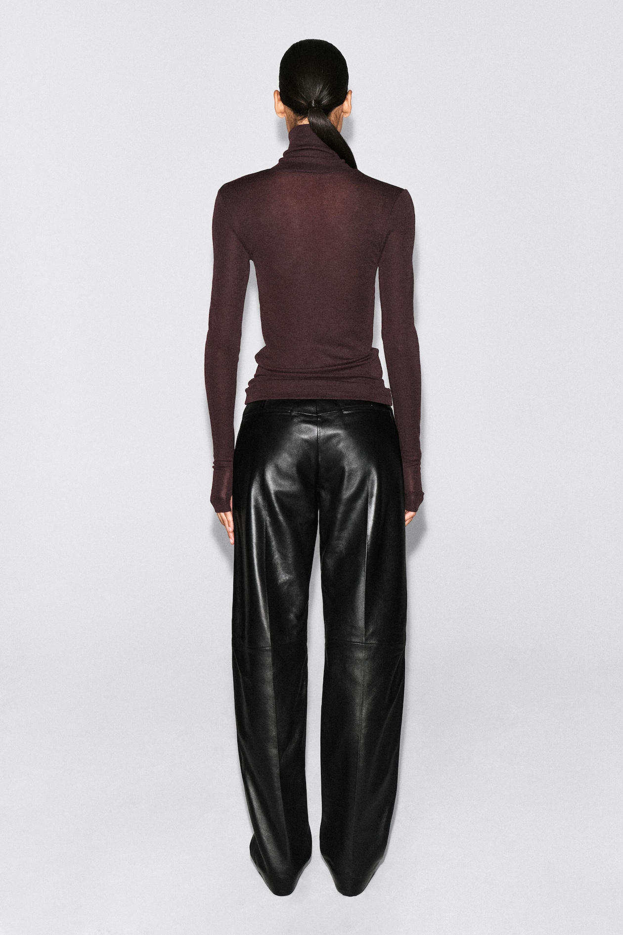 MERINO WOOL BUTTONED MOCK-NECK TOP — BURGUNDY