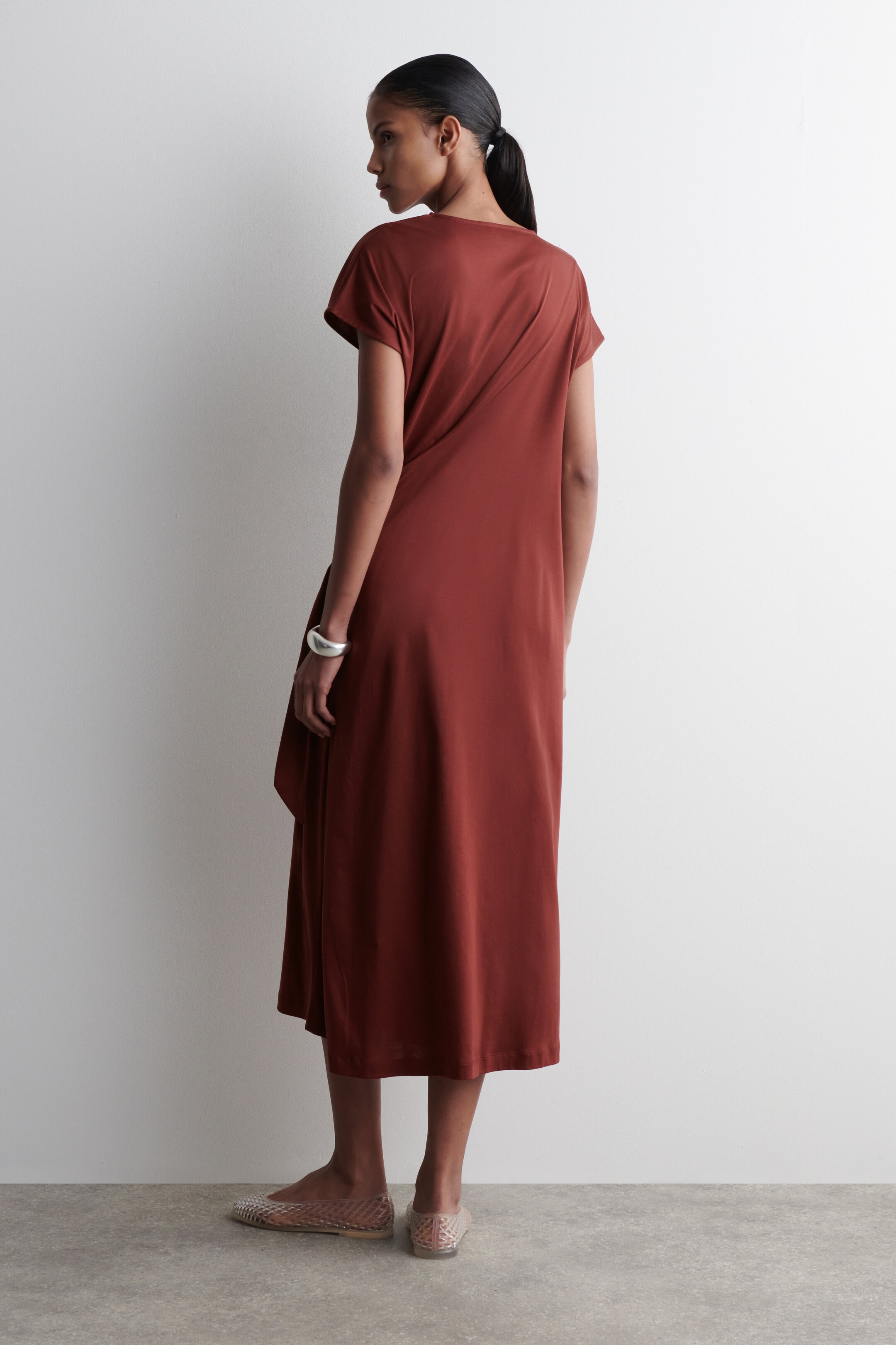 Vezi imaginea mai mare: ROCHIE TRICOU CU ÎNFĂȘURARE - ROŞU - FEMEI | H&M RO 4