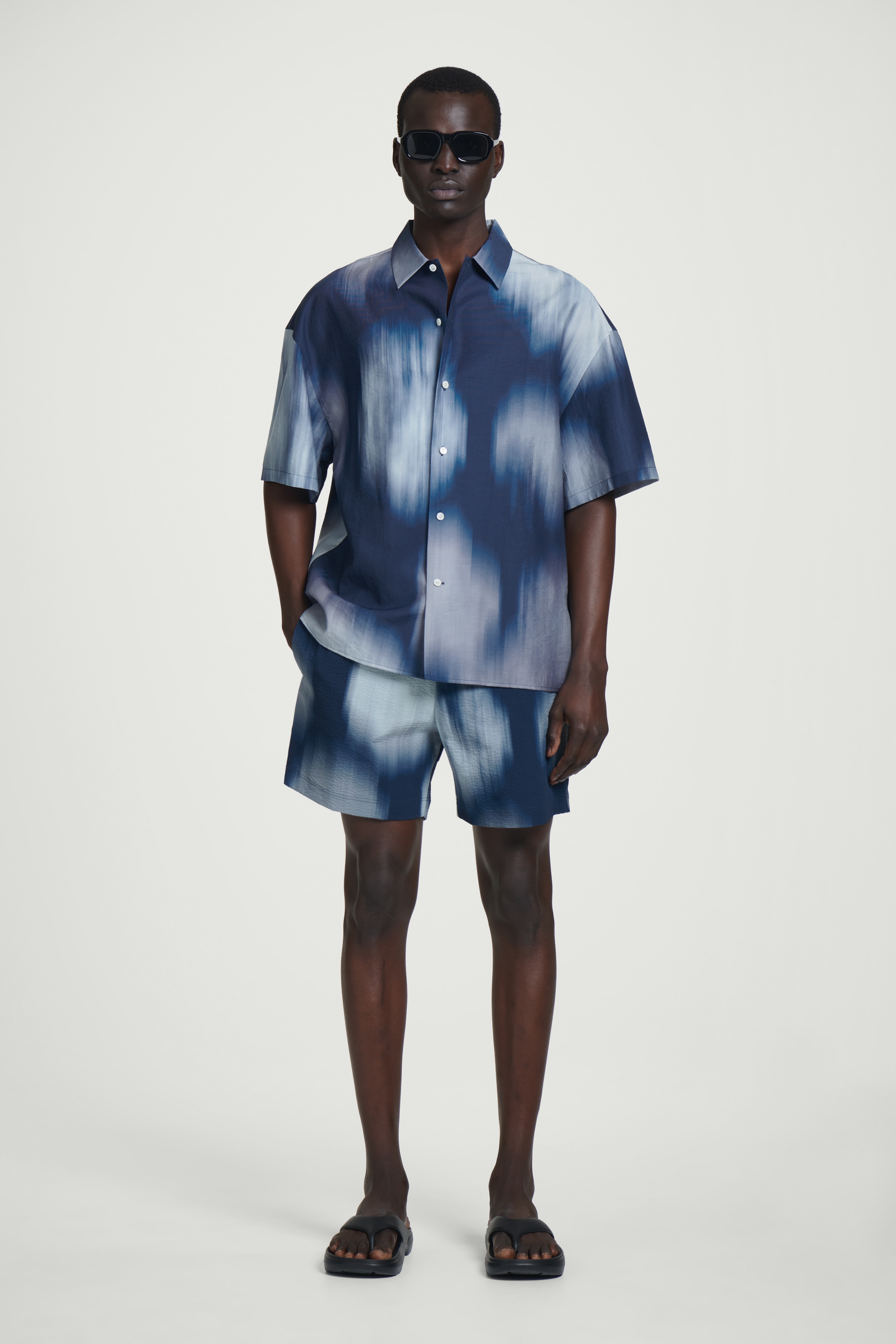 PRINTED SEERSUCKER SWIM SHORTS - BLUE / PRINTED