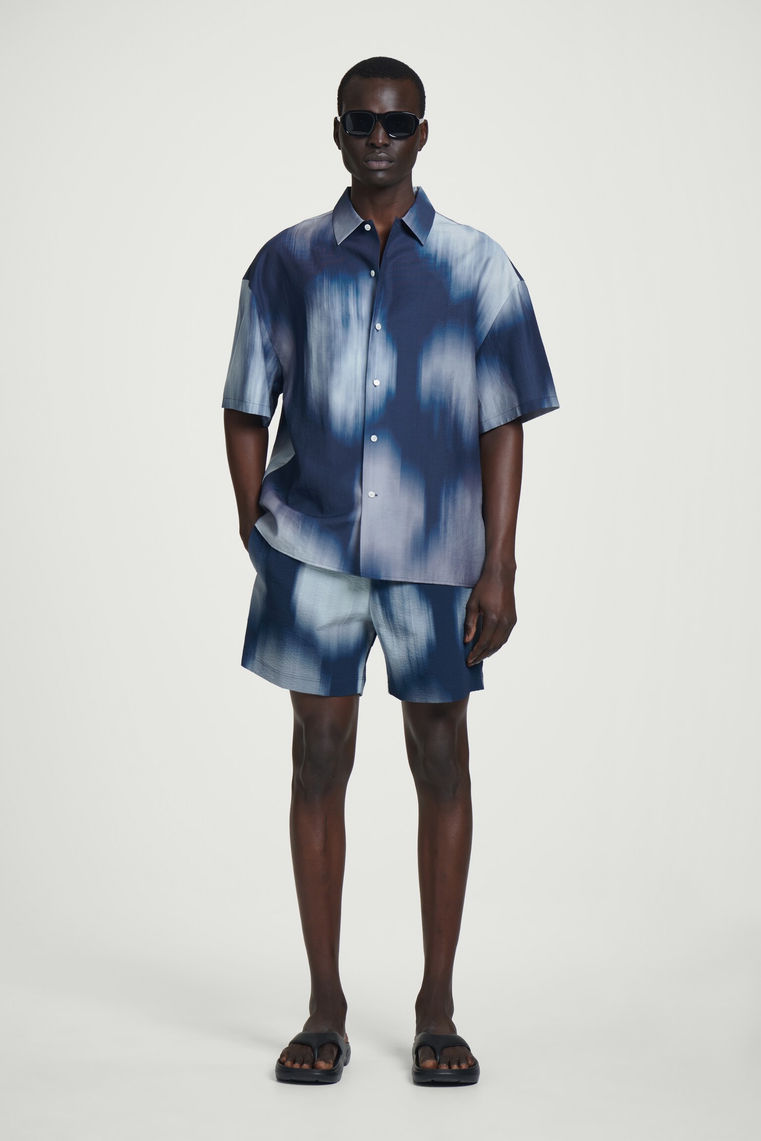 PRINTED SEERSUCKER SWIM SHORTS - BLUE / PRINTED