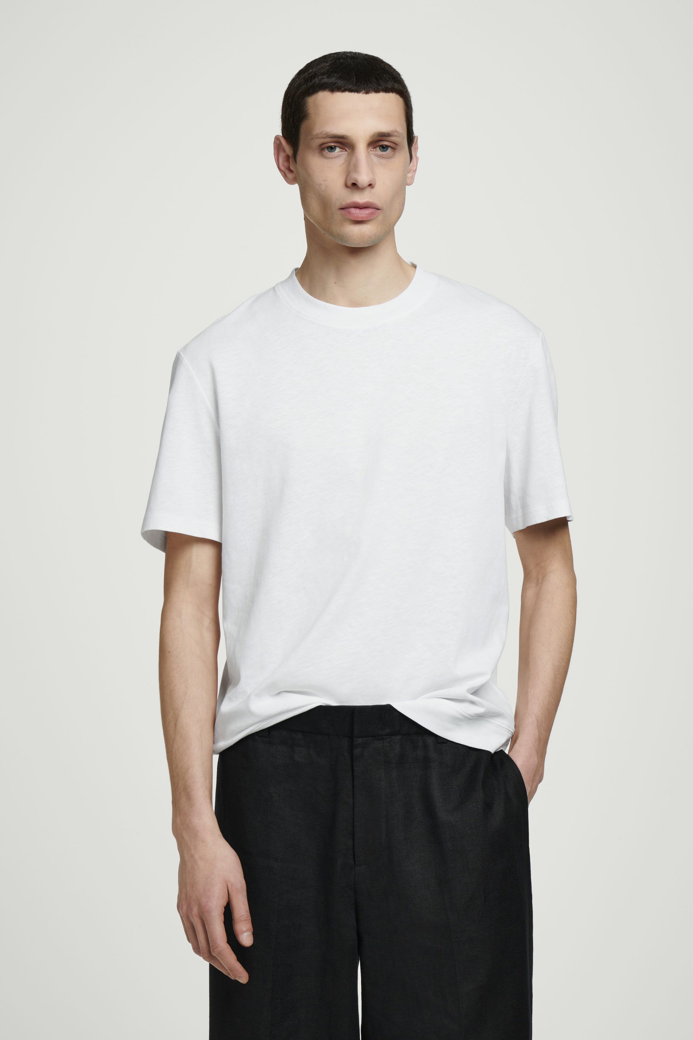 Tシャツ・カットソー BARBA SS25 CLASSIC COTTON LINEN SHIRT (K1U13P0147137U 01) RELAXED SLUBBED COTTON-LINEN T-SHIRT - BLACK | COS