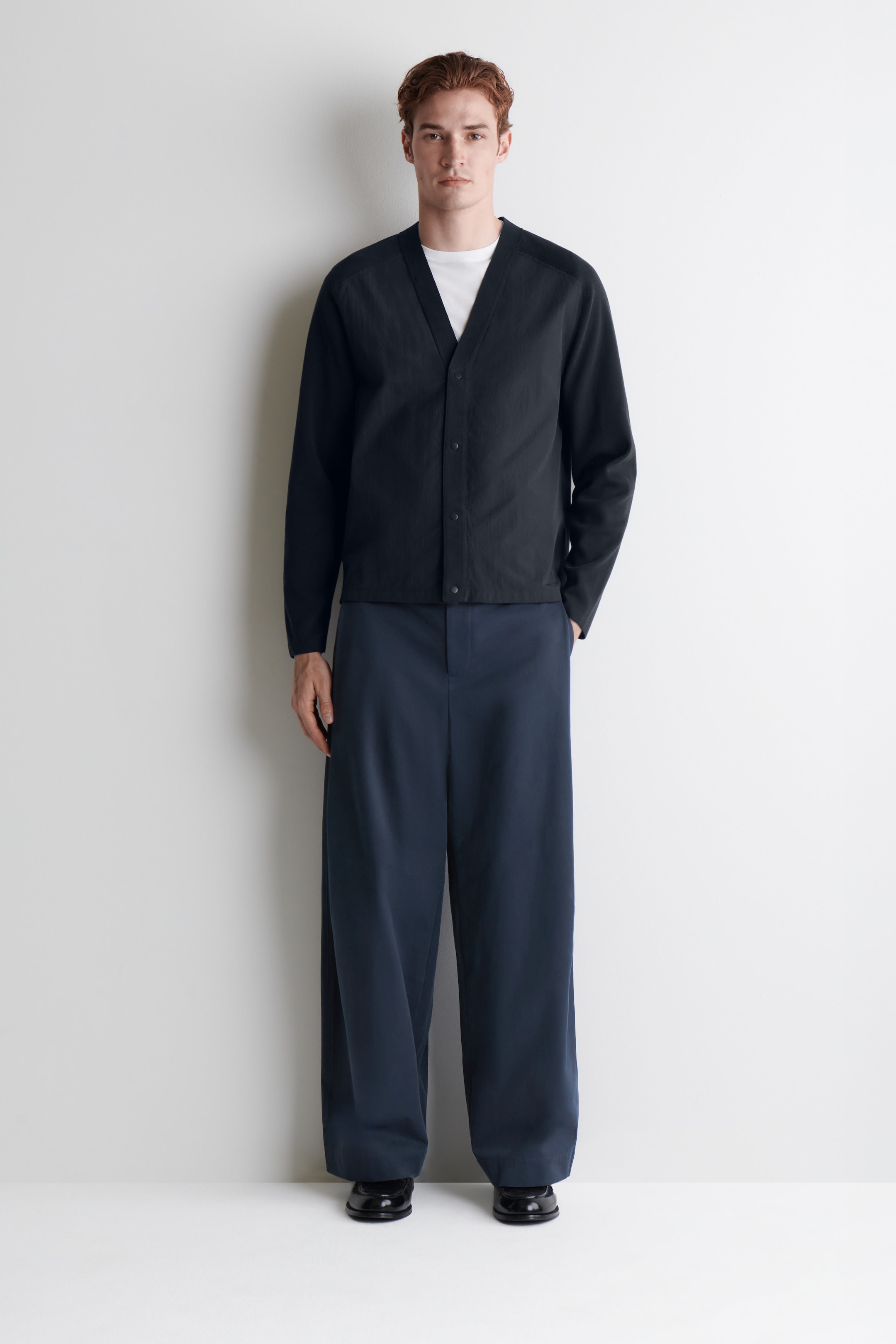 Grösseres Bild ansehen: STRICKJACKE MIT NYLONEINSÄTZEN - NAVYBLAU - HERREN | H&M CH 2