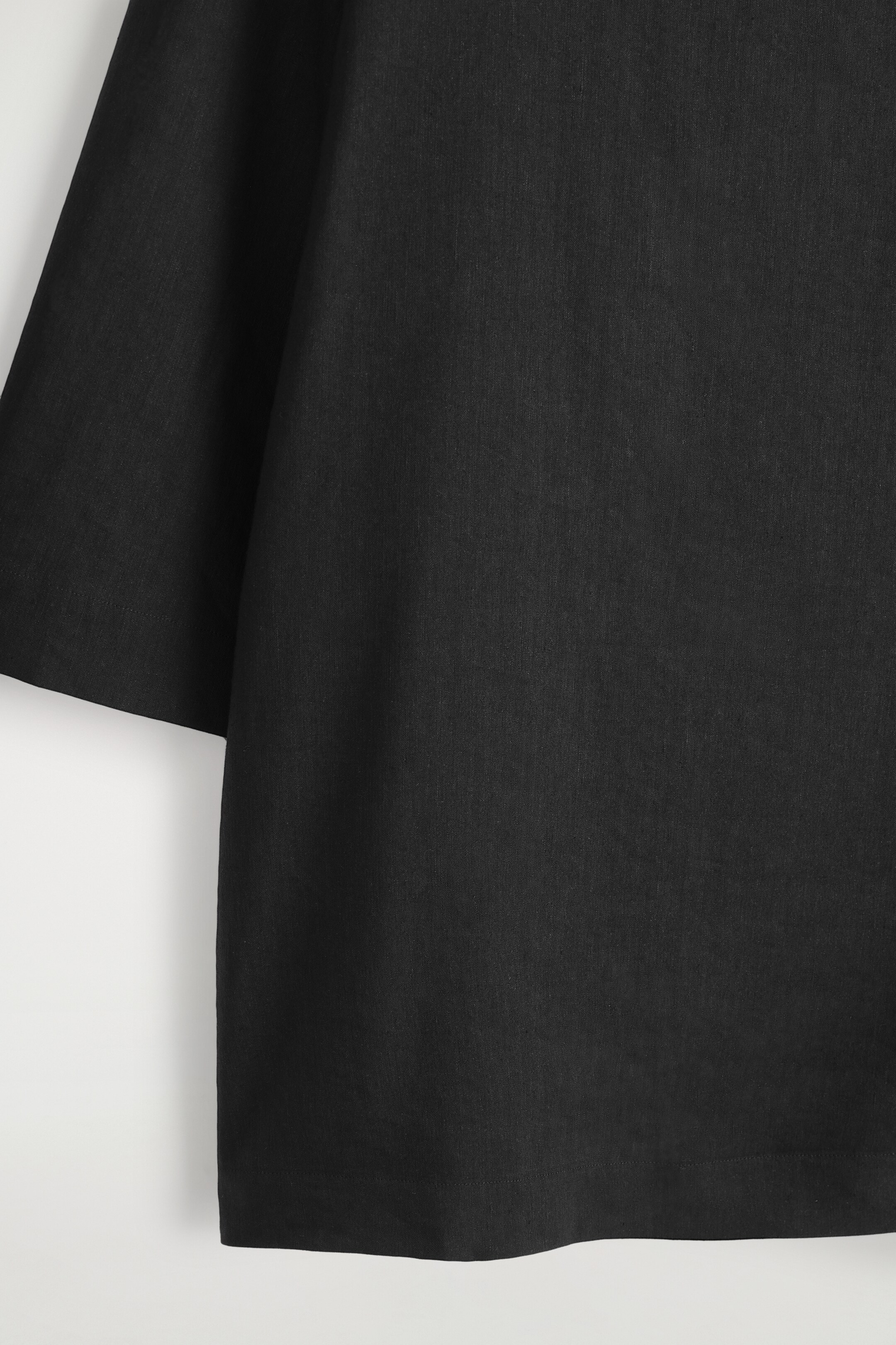 Ver imagen más grande: VESTIDO CORTO EVASÉ DE LINO - NEGRO - MUJER | H&M ES 6