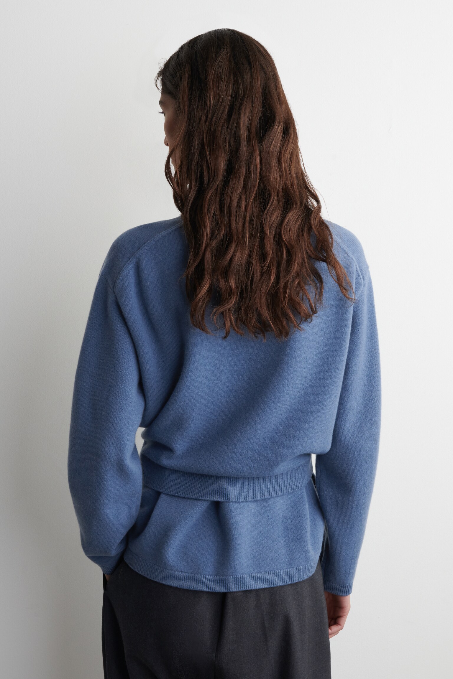 PULLOVER AUS MERINOWOLLE MIT GÜRTELDETAIL - Stahlblau/ANTHRAZITGRAU MELIERT - 8