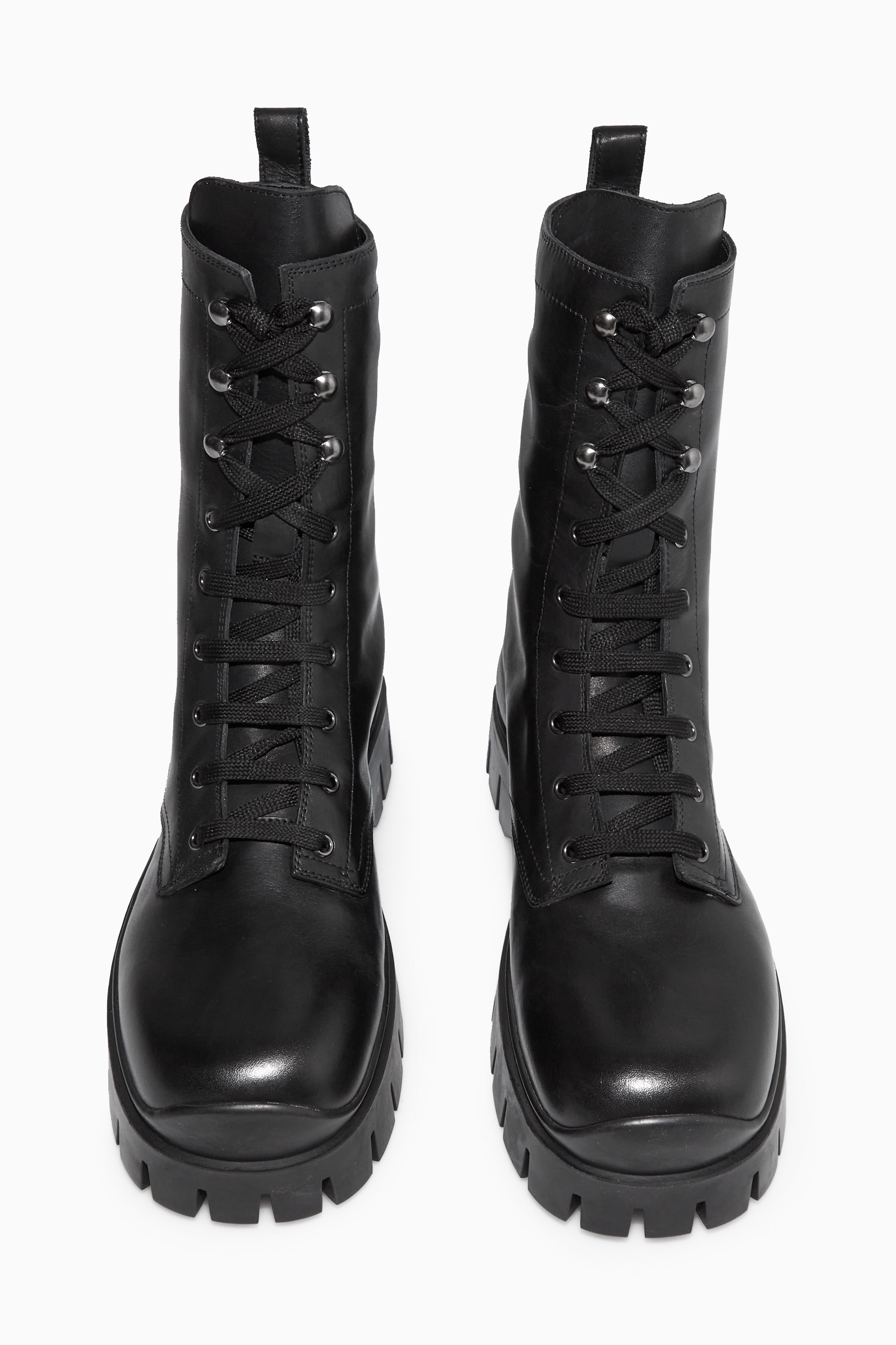 【関税込み】Chunky Sole Lace-Up Boots in Black Leather CHUNKY LACE-UP BOOTS - BLACK | COS