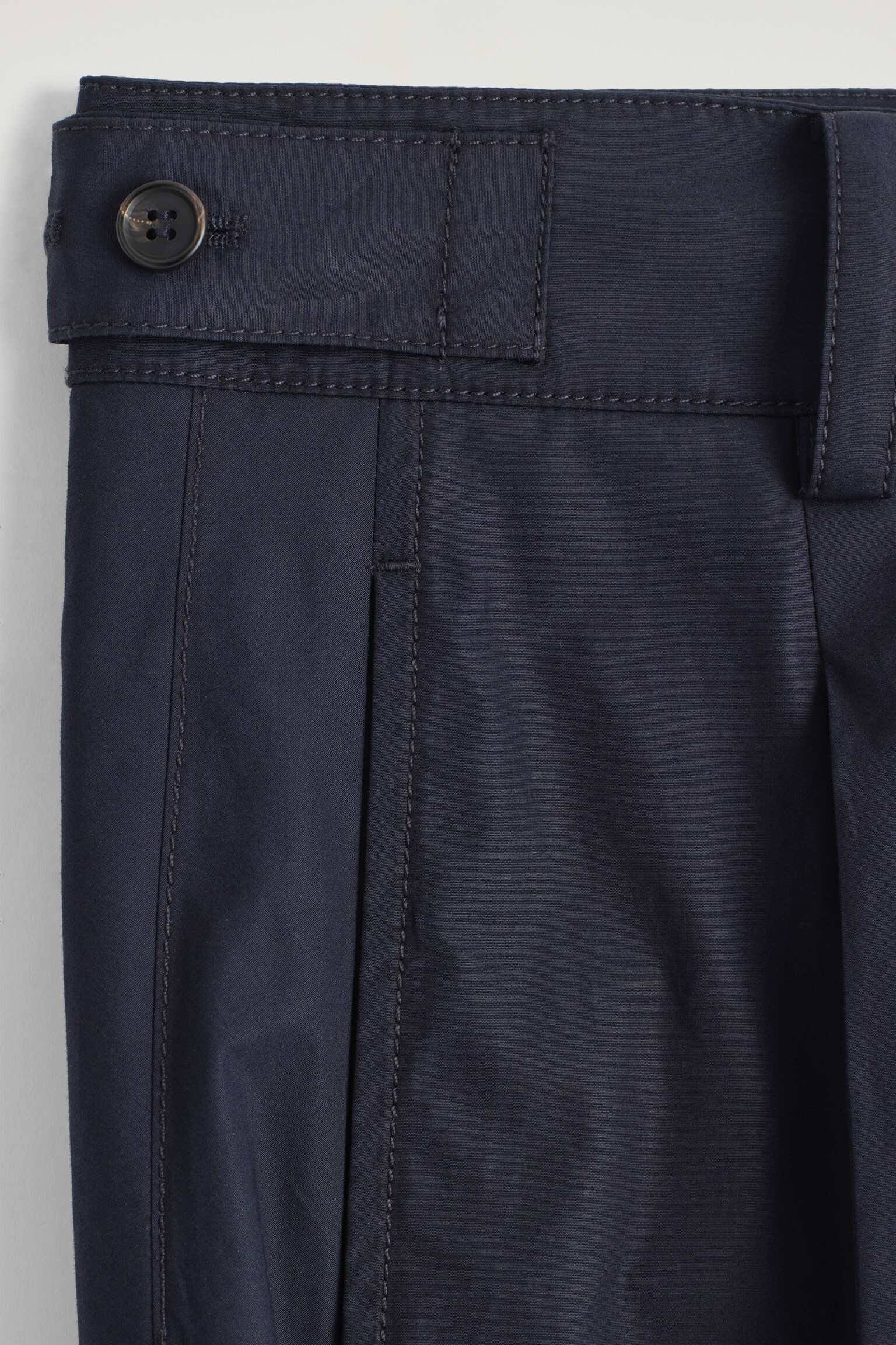 BAUMWOLLHOSE MIT BARREL-BEIN UND FALTEN - NAVYBLAU/DUNKELBRAUN - 5