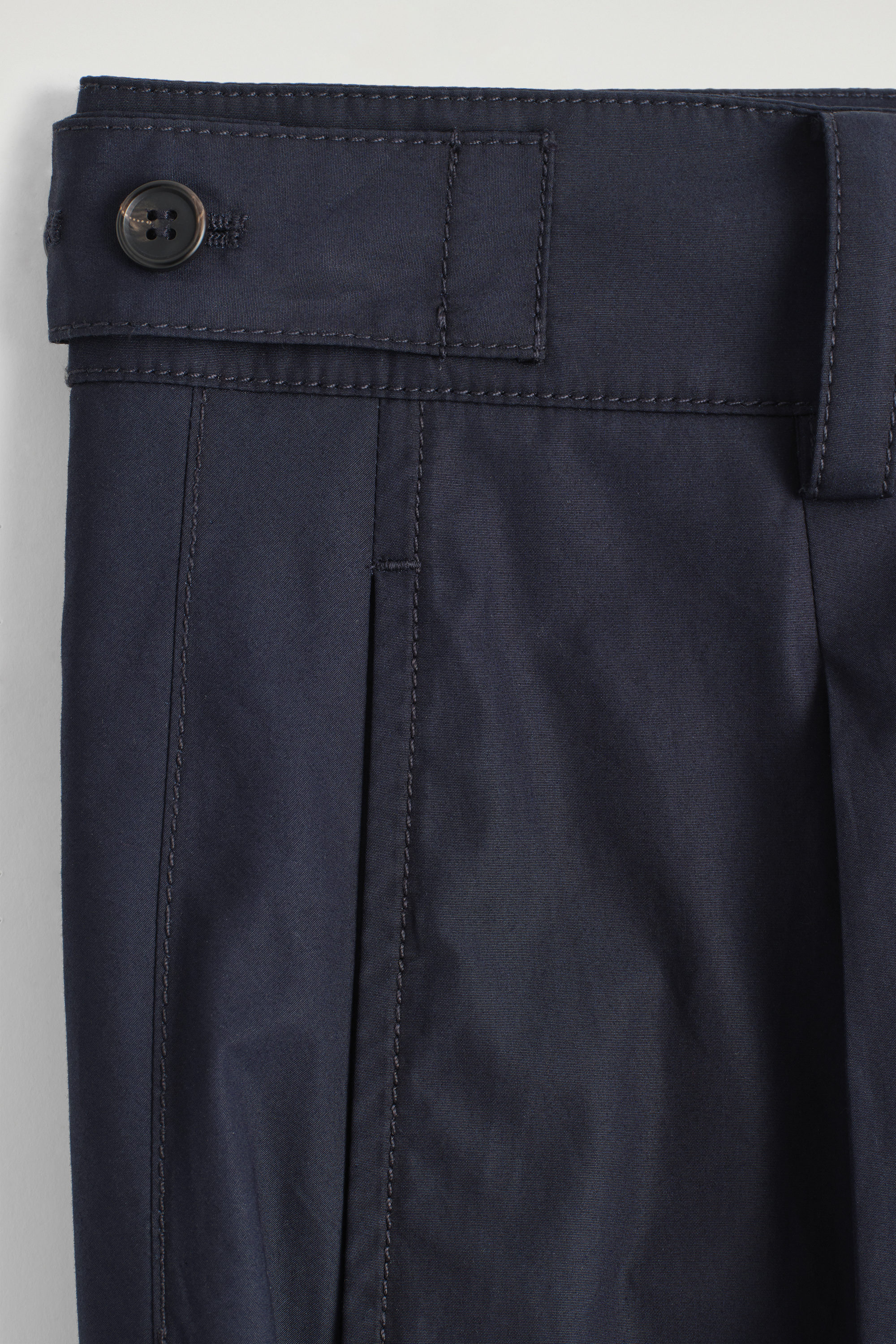 PLEATED COTTON BARREL-LEG TROUSERS - NAVY | COS US