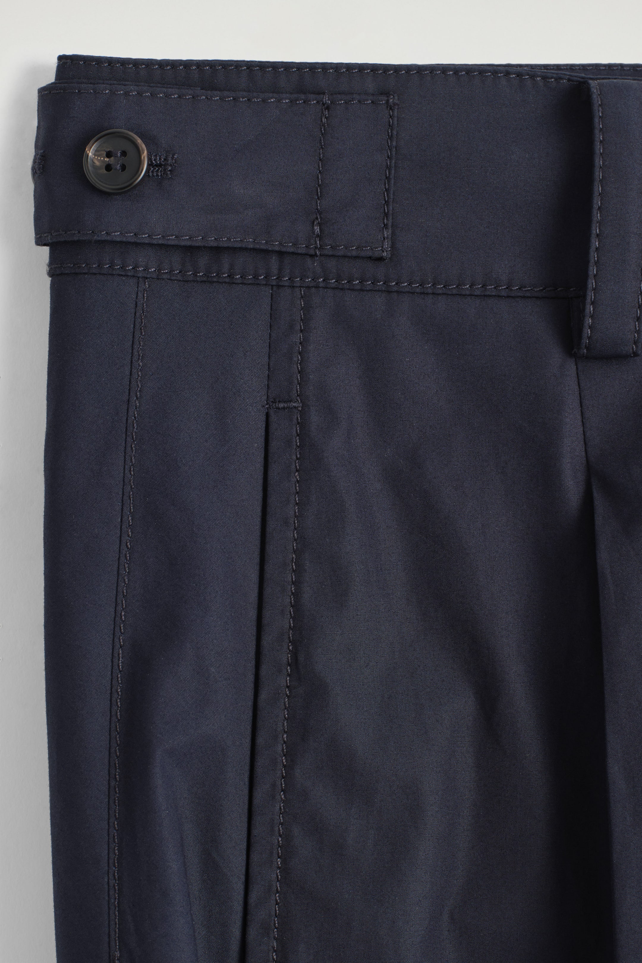PLEATED COTTON BARREL-LEG TROUSERS