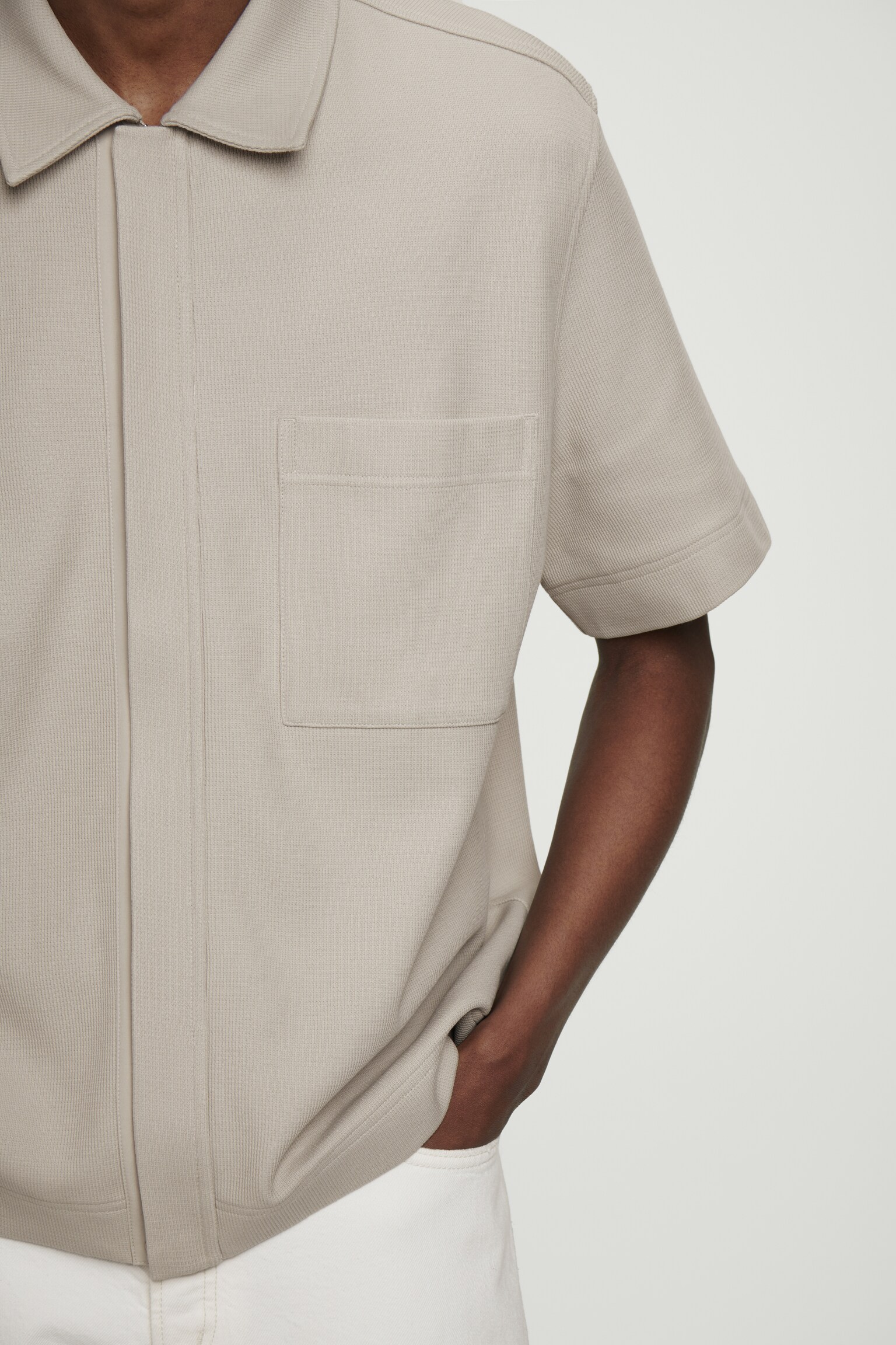 CHEMISE ZIPPÉE EN JERSEY DE COTON TEXTURÉ - TAUPE CLAIR/NOIR - 6
