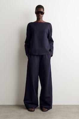 BOAT-NECK LINEN BLOUSE — NAVY 2