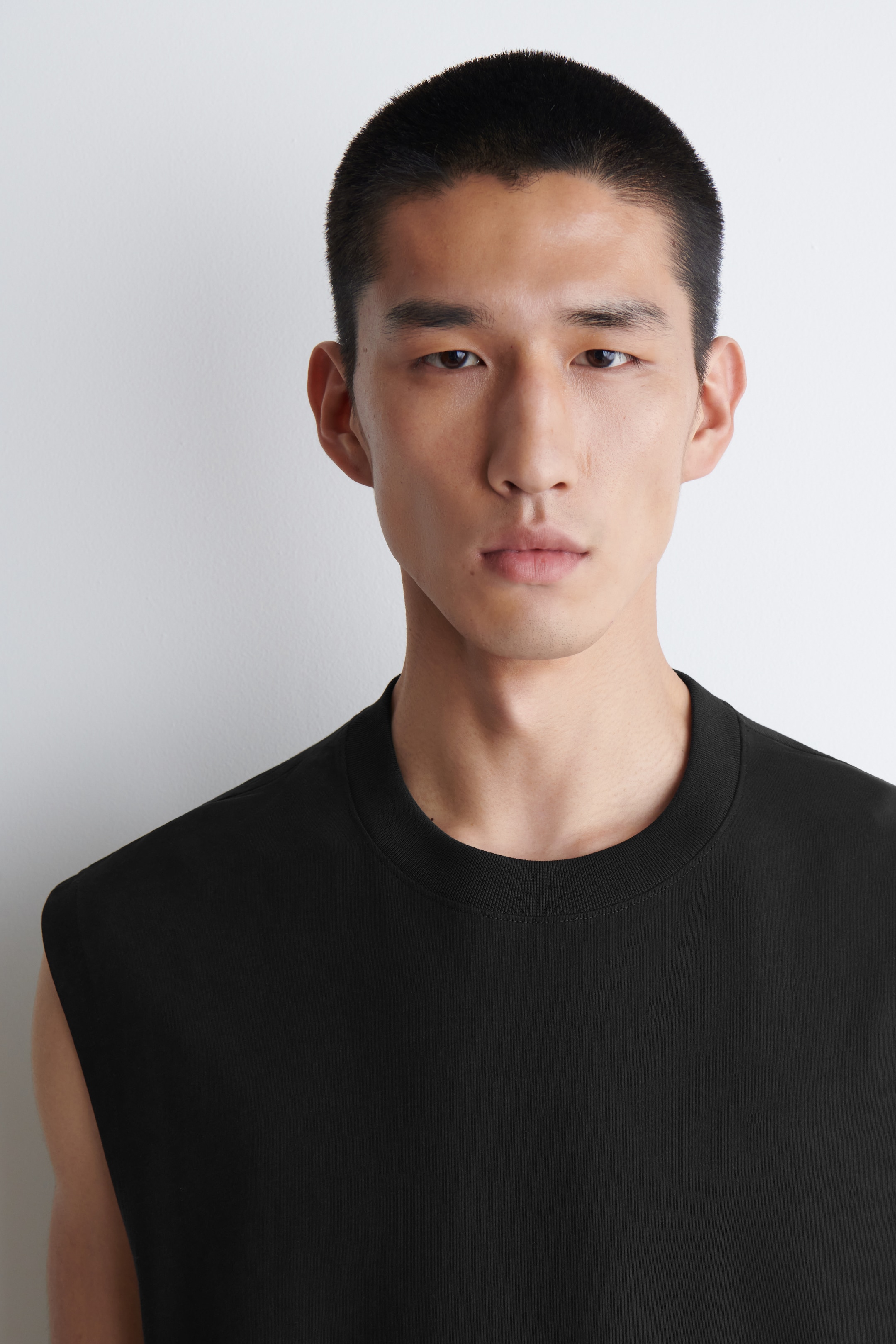 Grösseres Bild ansehen: LOCKERES TANKTOP AUS BAUMWOLL-CRÊPE - SCHWARZ - HERREN | H&M CH 2