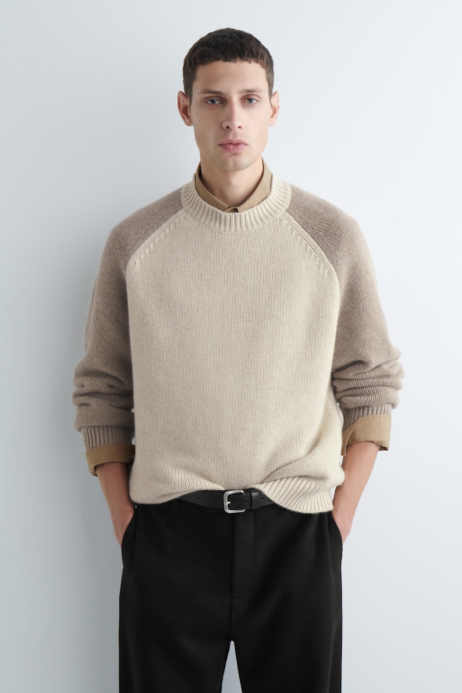 COLOR-BLOCK PURE CASHMERE SWEATER — BEIGE / TAUPE