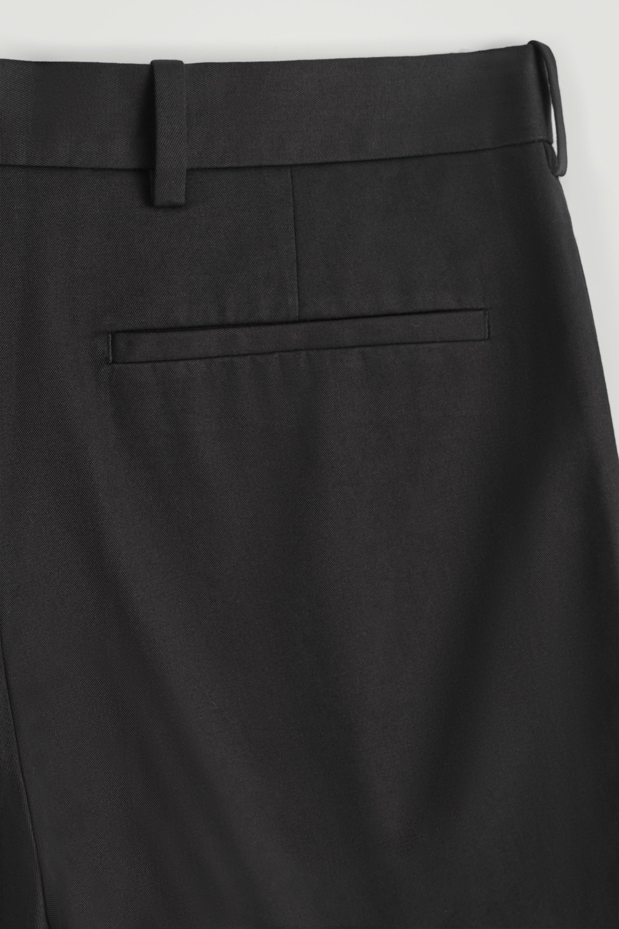 TAILORED COTTON CHINO SHORTS