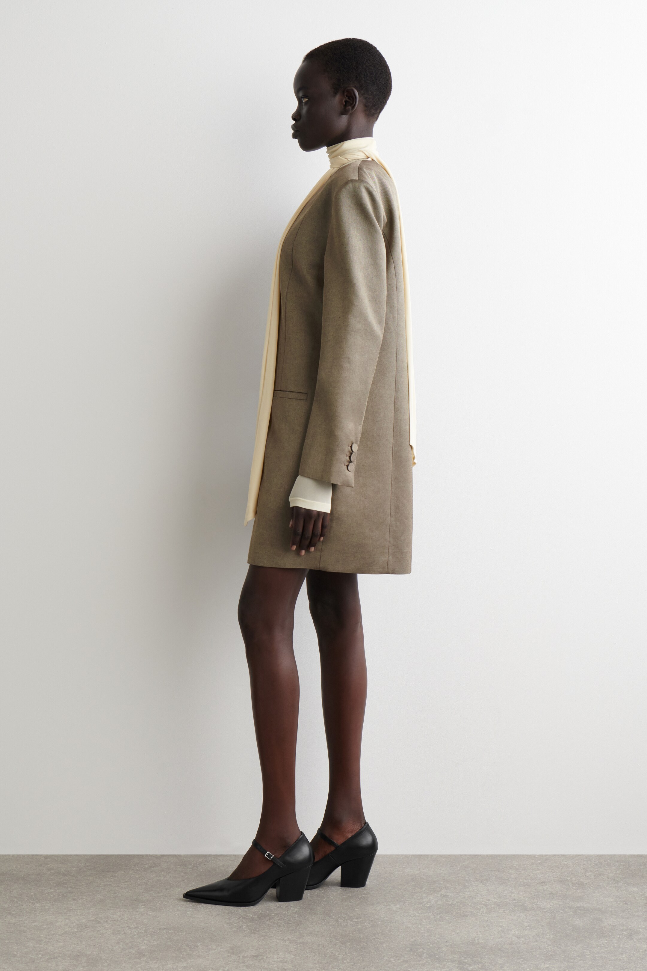 Visualizza immagine più grande: ABITO SMOKING IN MISTO LANA METALLIZZATA - BRONZO - DONNA | H&M IT 4