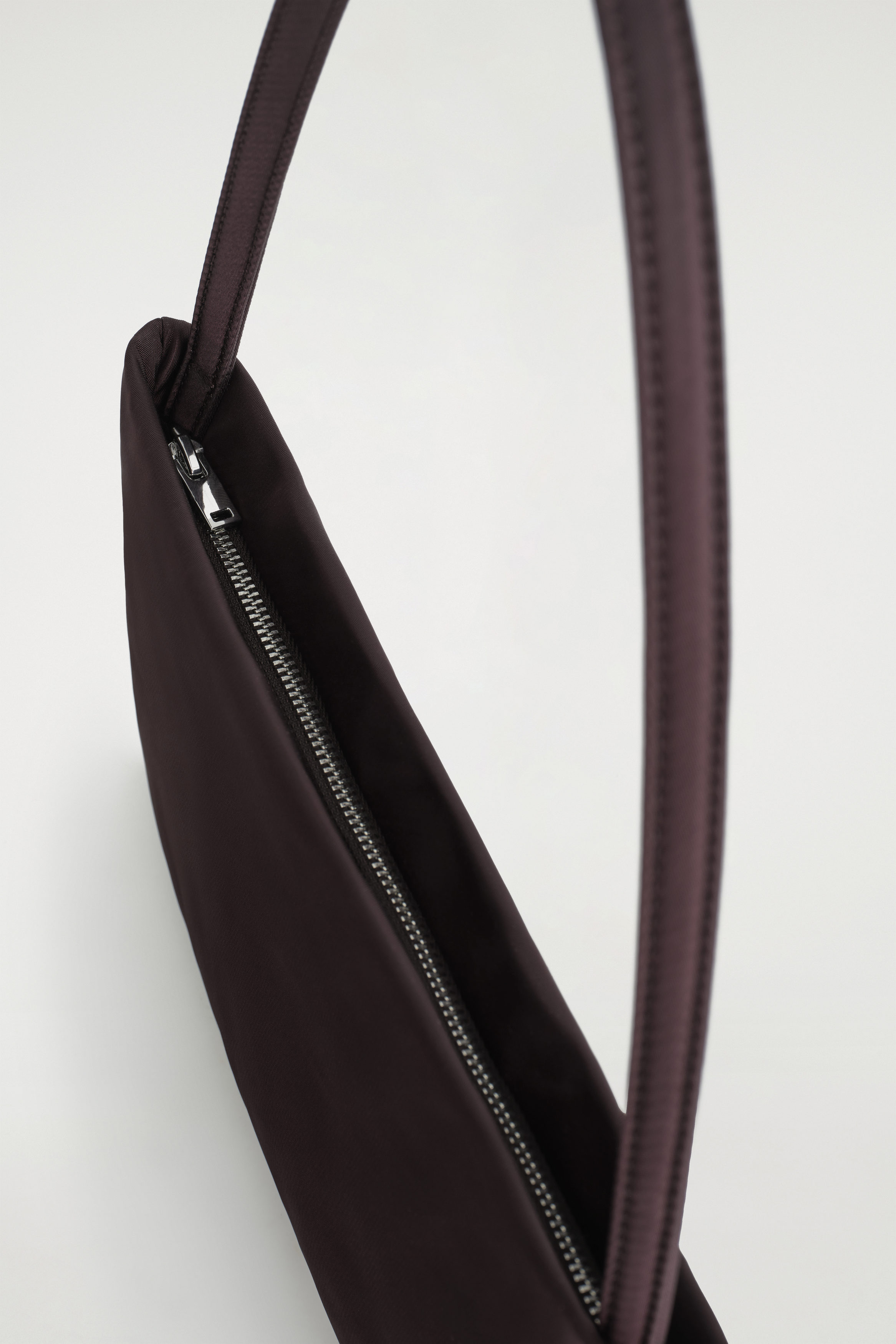 ARCHIVE SHOULDER BAG - NYLON - DARK BROWN | COS