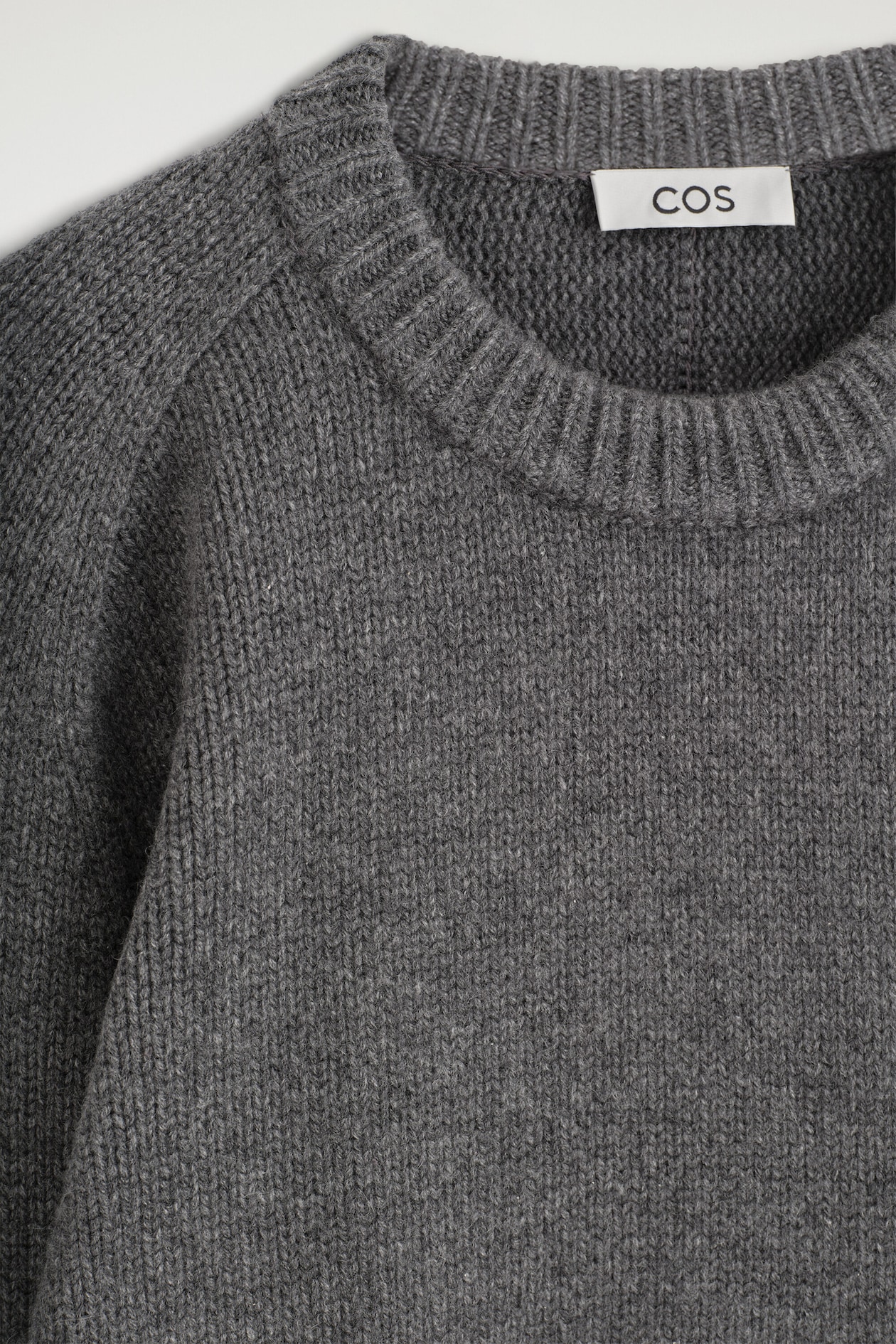 ROUNDED PURE CASHMERE CREW-NECK SWEATER — GRAY MÉLANGE
