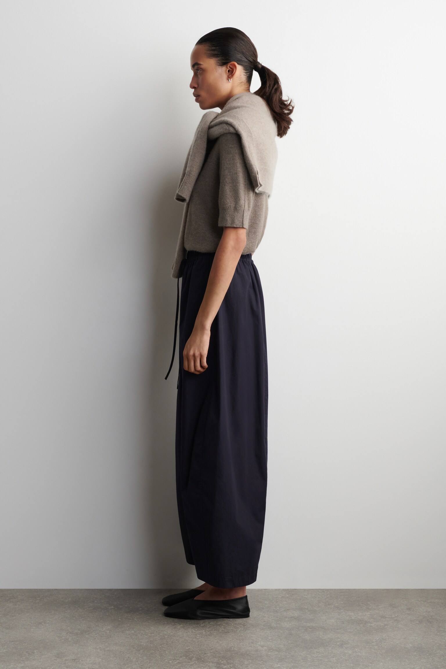 ELASTICATED BARREL-LEG TROUSERS - NAVY - 6