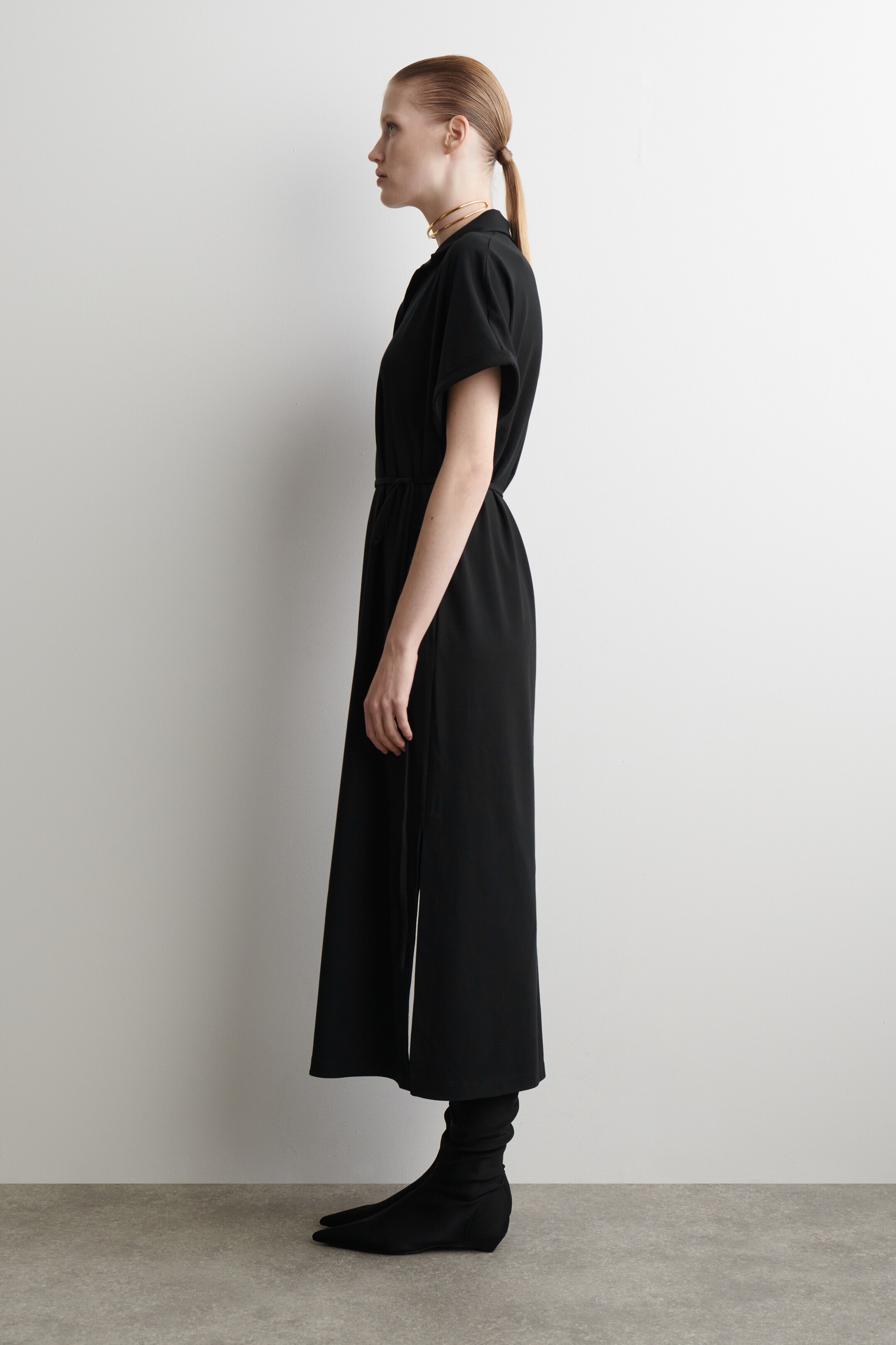 הצגת תמונה גדולה יותר: שמלת מידי פולו עם חגורה - שחור - Ladies | H&M IL 3