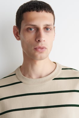 RELAXED JERSEY INTERLOCK LONG-SLEEVED T-SHIRT — IVORY / GREEN / STRIPED 5
