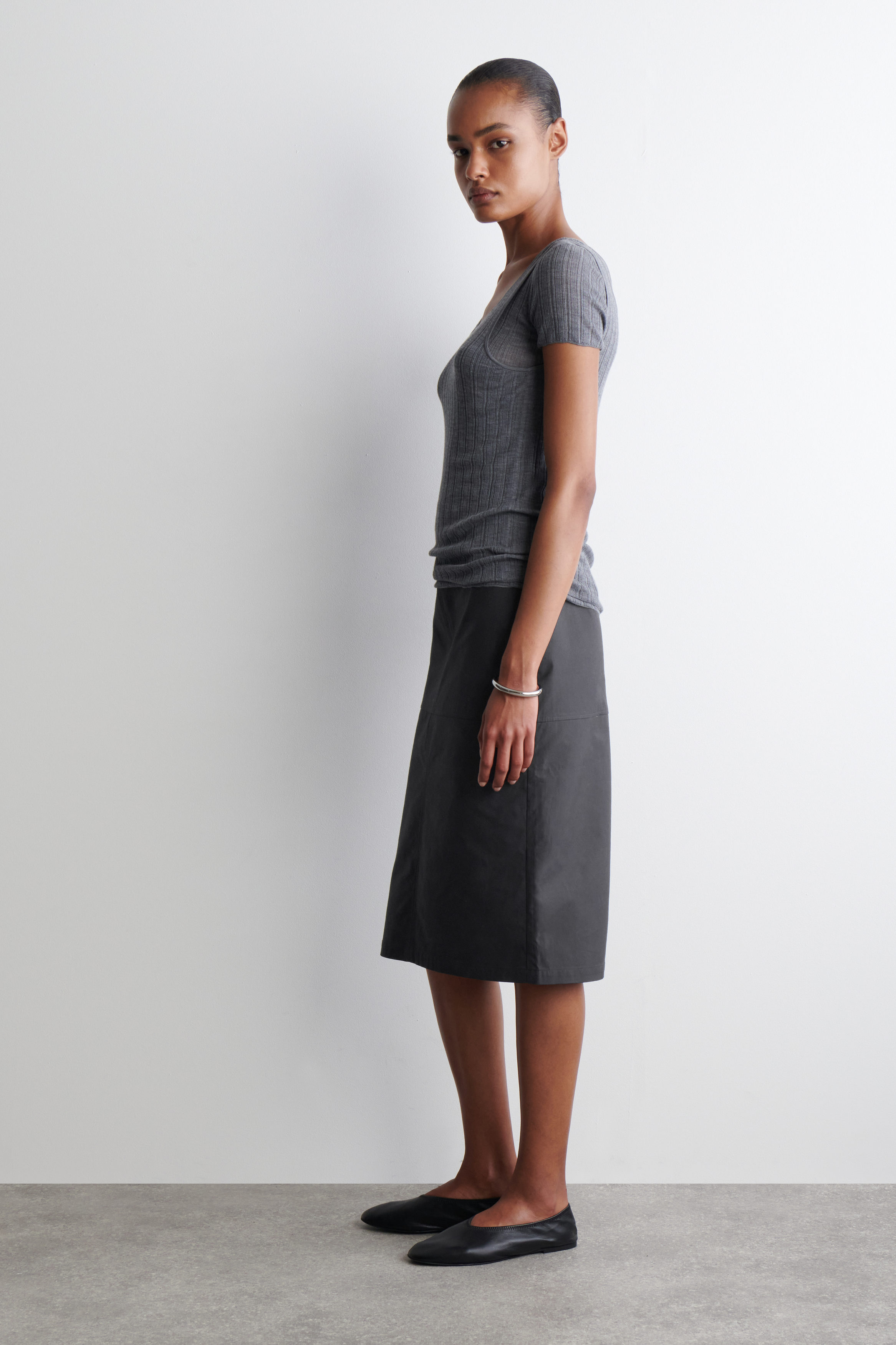 CRINKLED-COTTON PENCIL SKIRT - GRAY | COS
