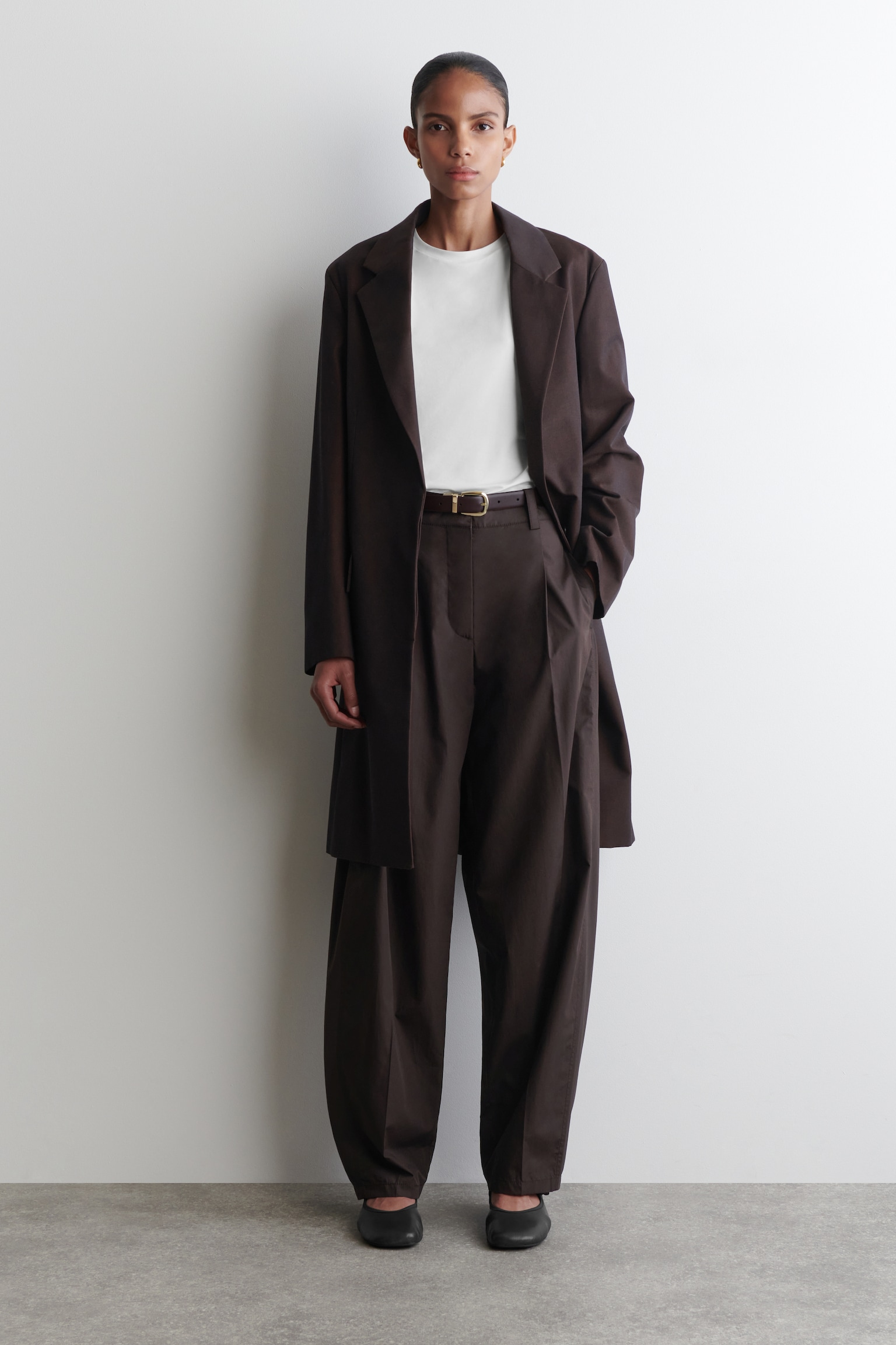 PANTALONI BARREL IN COTONE CON PIEGHE - MARRONE SCURO/BLU NAVY