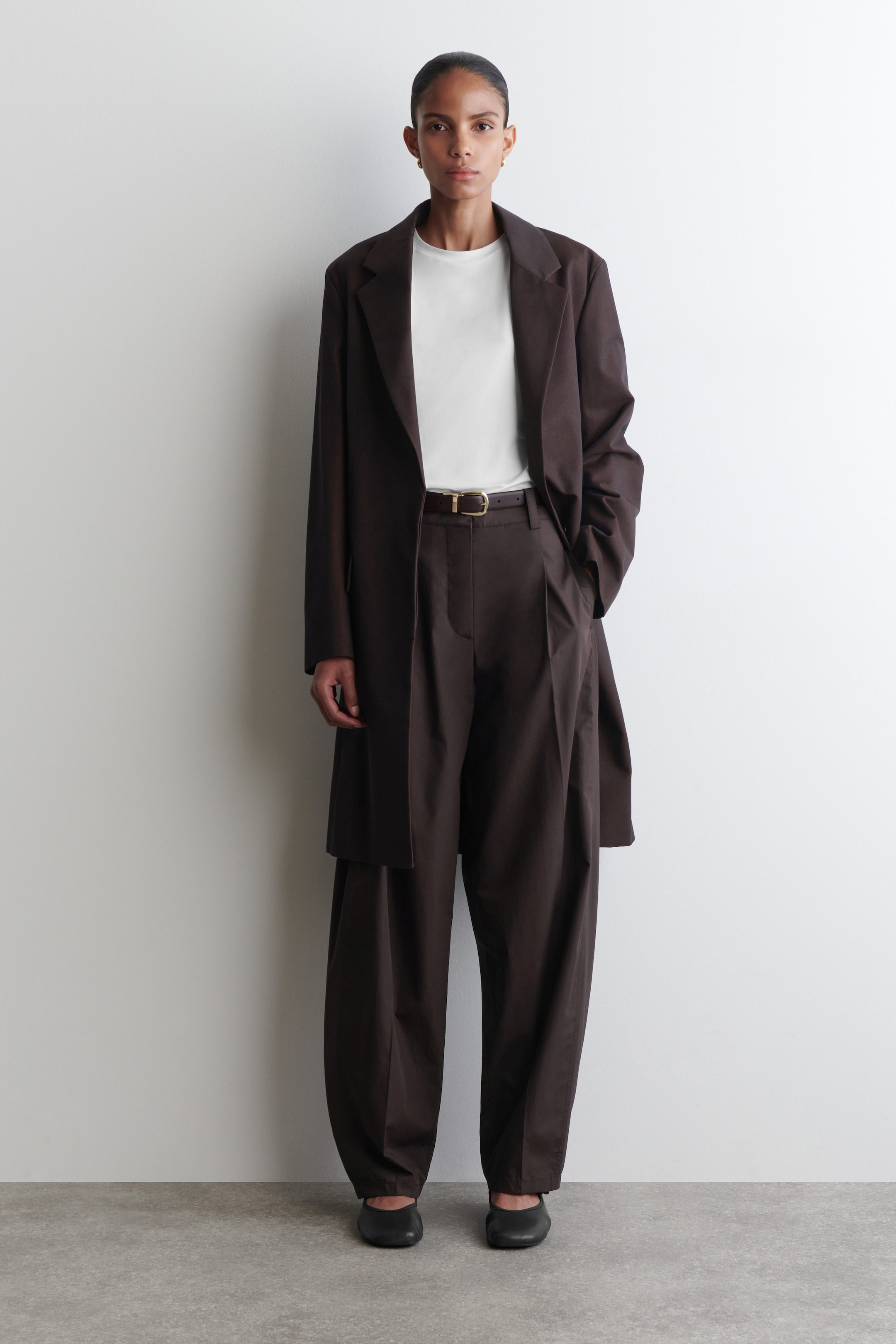 PLEATED COTTON BARREL-LEG TROUSERS