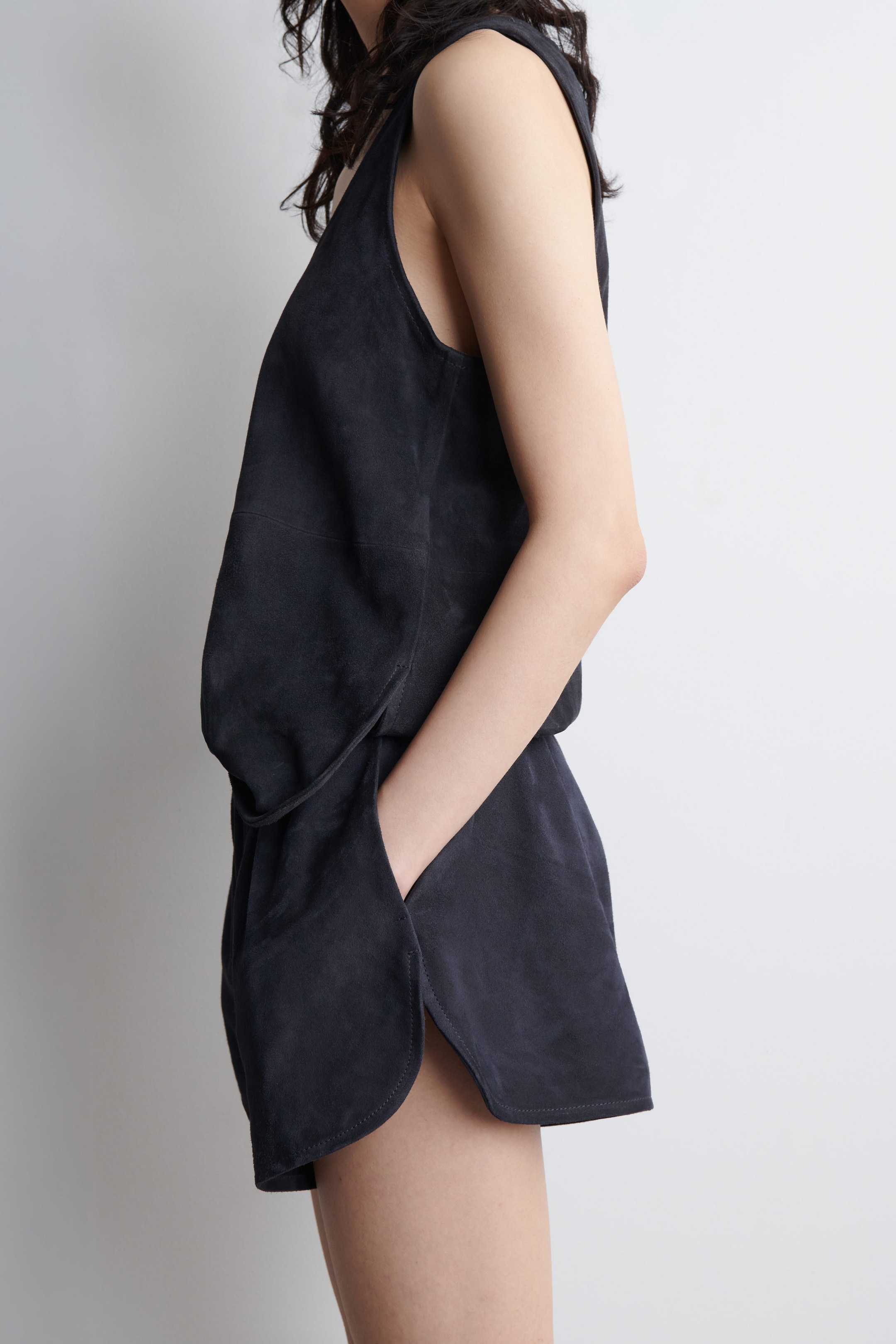 SUEDE ELASTICIZED SHORTS