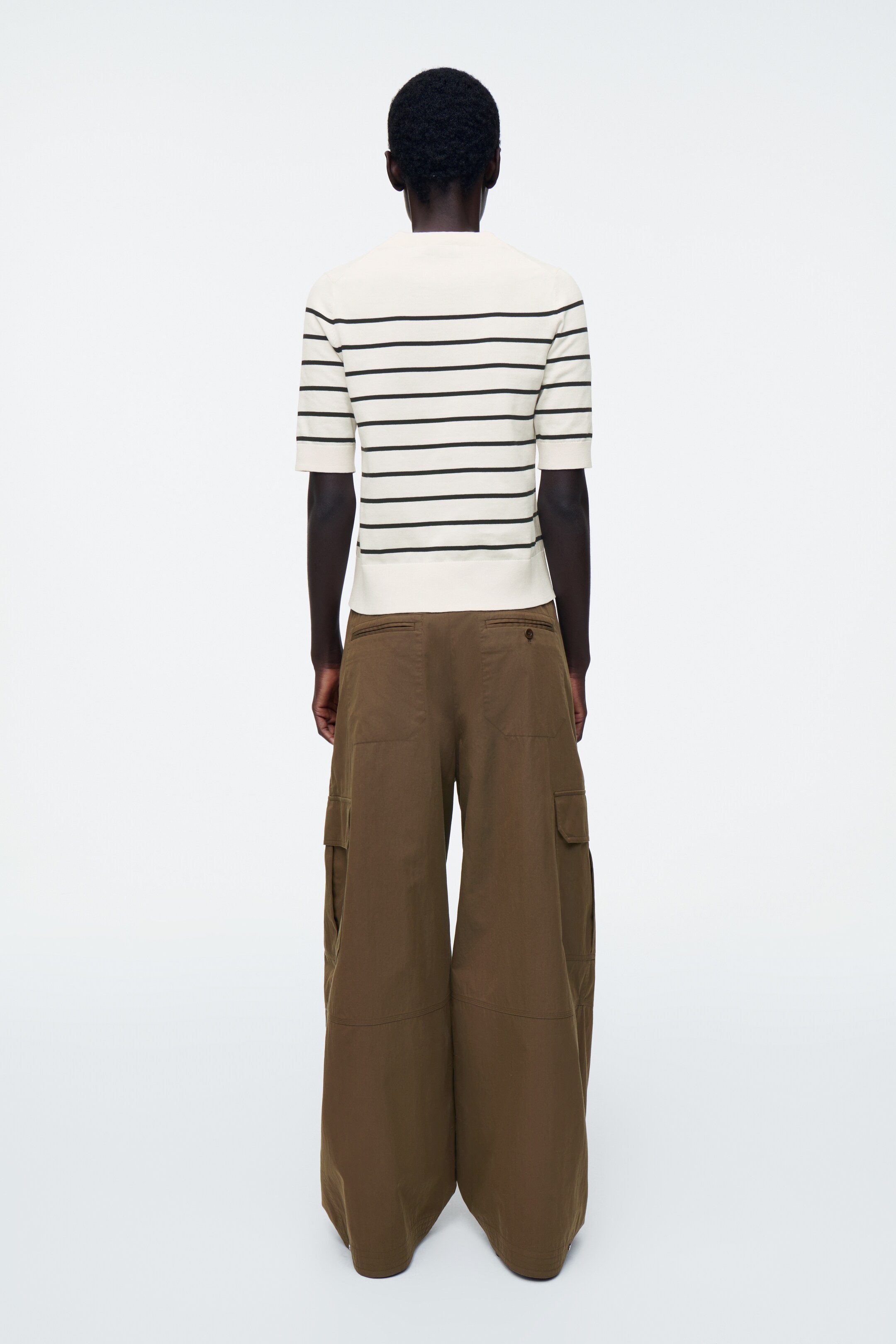 Ver imagen más grande: CAMISETA DE PUNTO REGULAR FIT - BLANCO ROTO/A RAYAS - MUJER | H&M ES 3