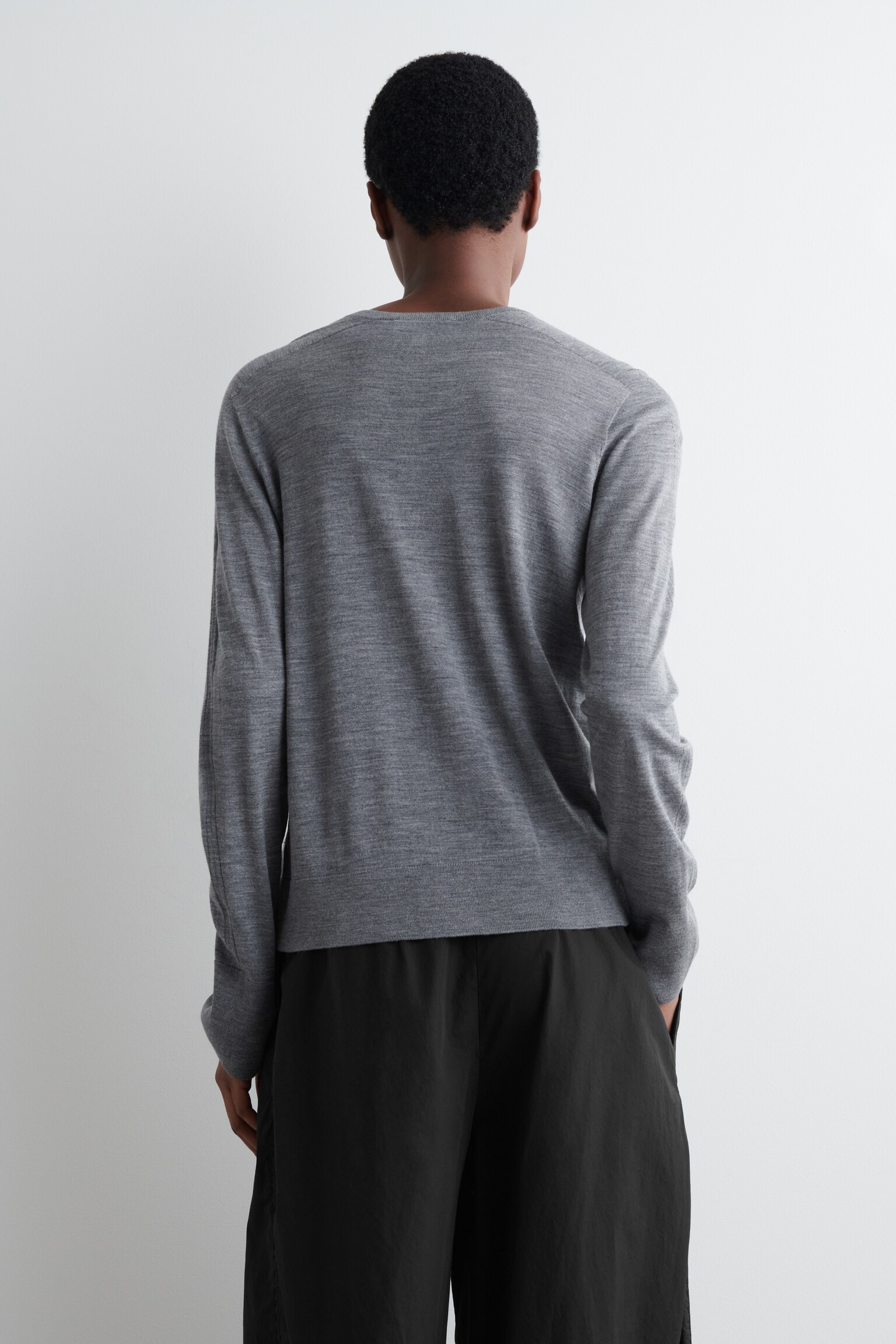 MERINO WOOL V-NECK JUMPER - GREY - 4
