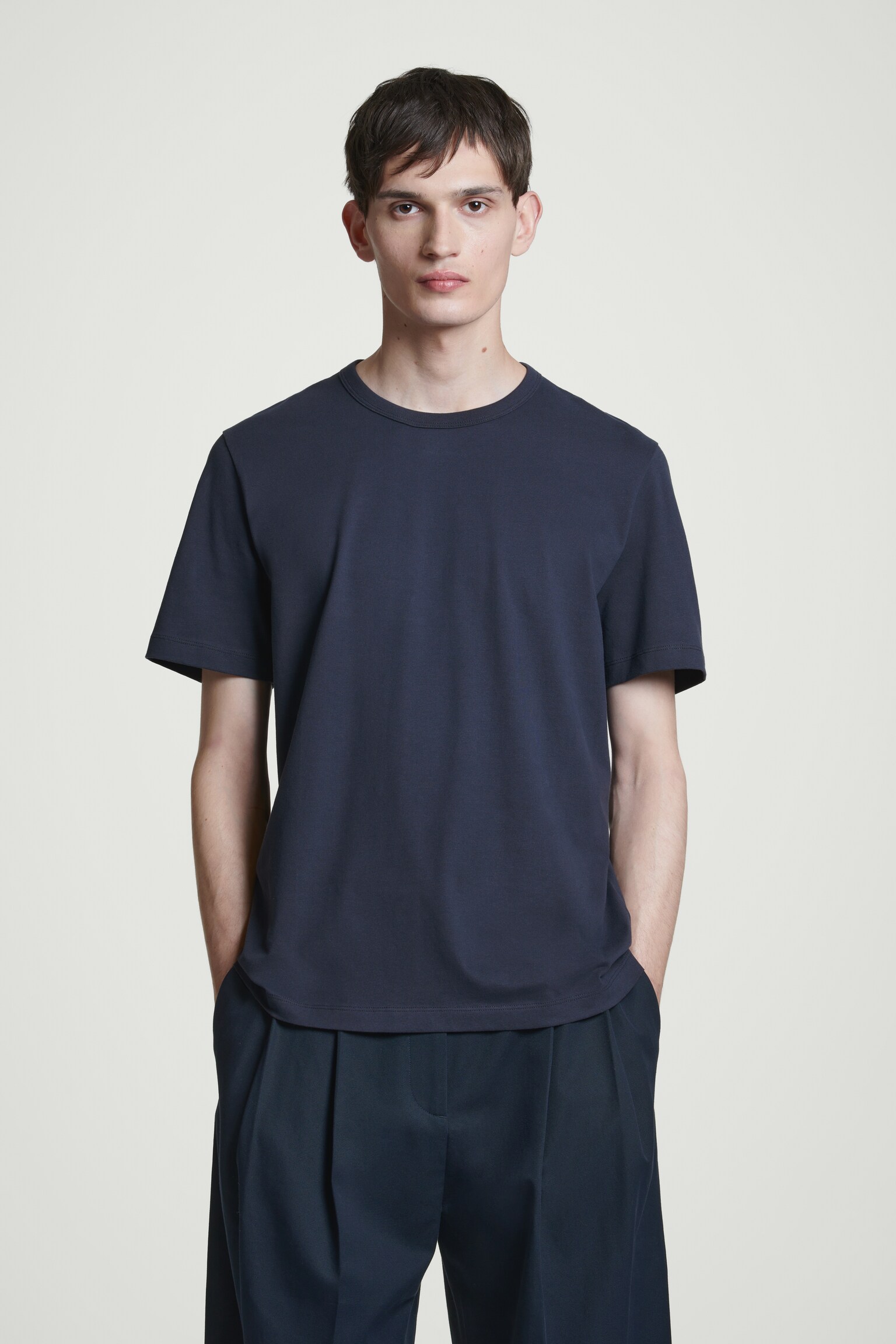 LEICHTES T-SHIRT AUS GEBÜRSTETER BAUMWOLLE - NAVYBLAU/SCHWARZ/WEISS - 1