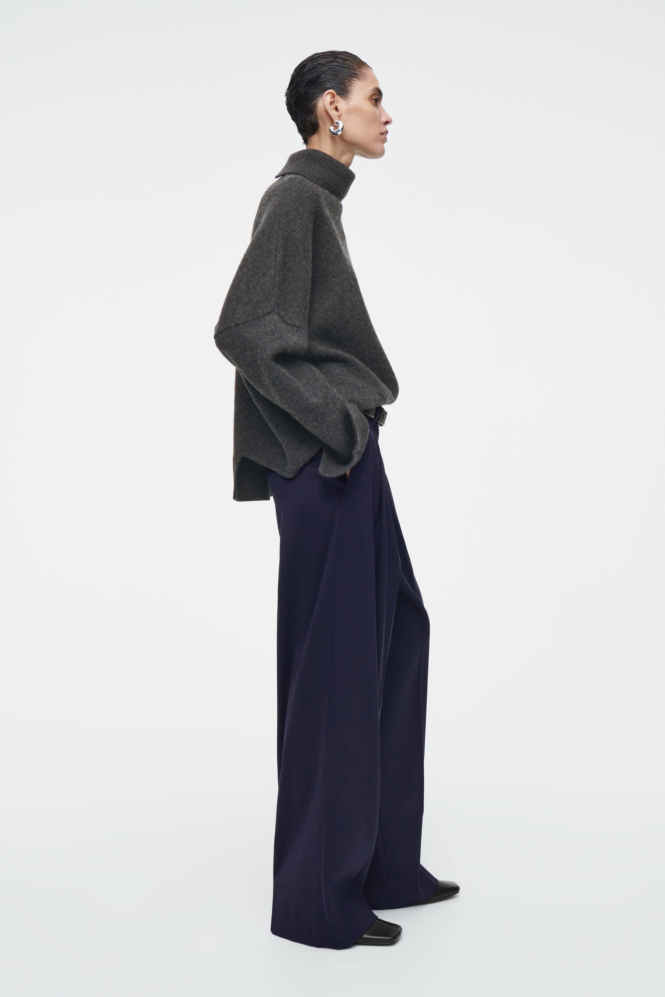 RELAXED TAILORED WOOL WIDE-LEG PANTS - NAVY | COS